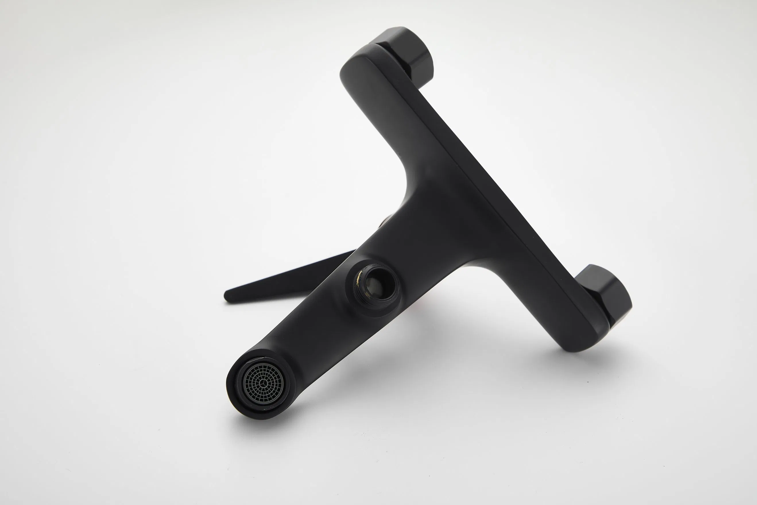 Смеситель для ванны настенный Huadiao с душем