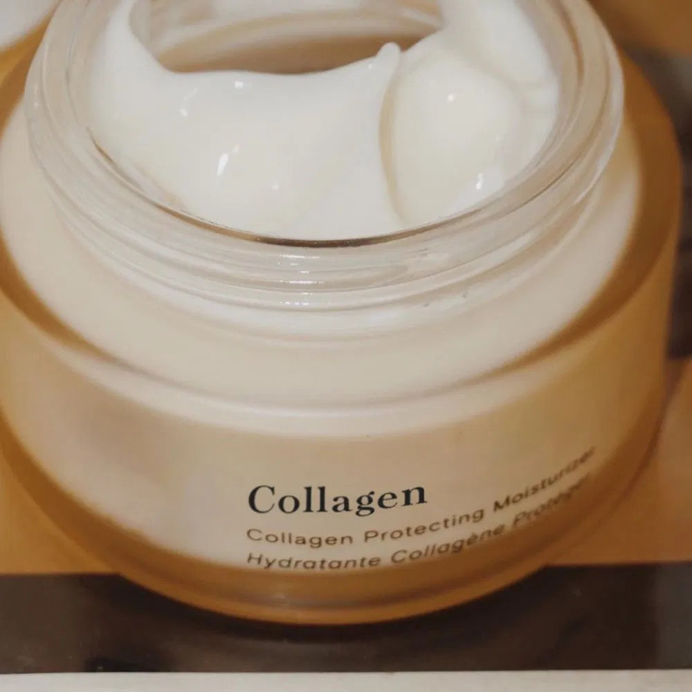 Face Cream with a Waterless Formula Providing Luxurious Making The Skin Elastic