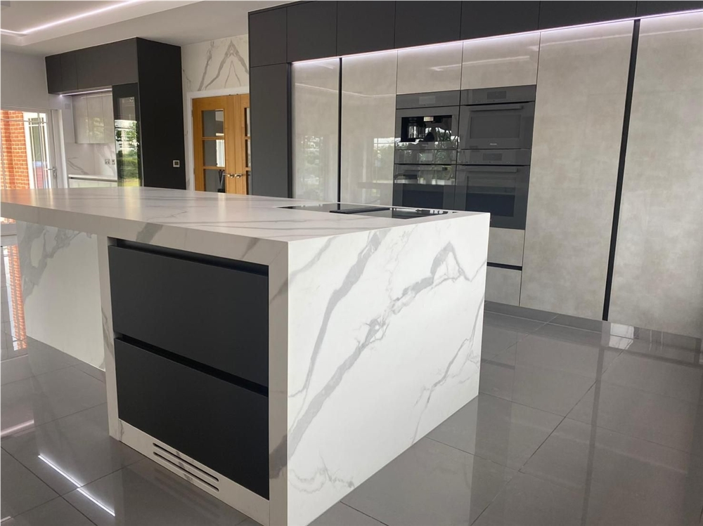 White Calacatta Quartz Stone