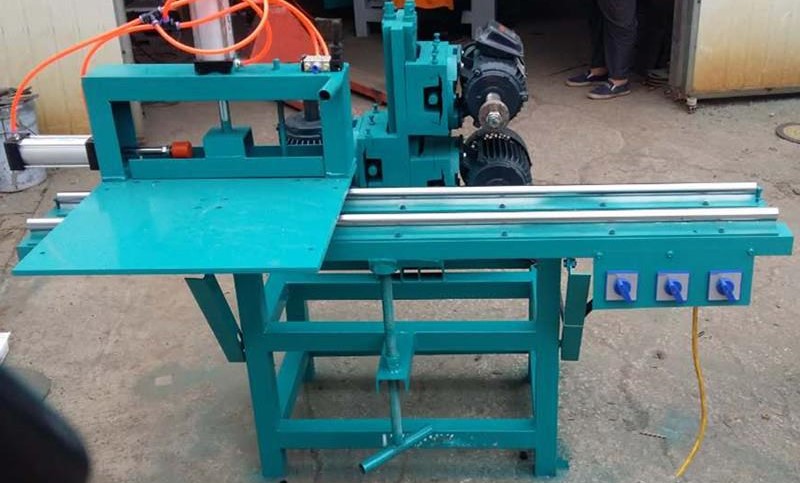 Ленточная пила по дереву вертикальная портативная 4 кВт