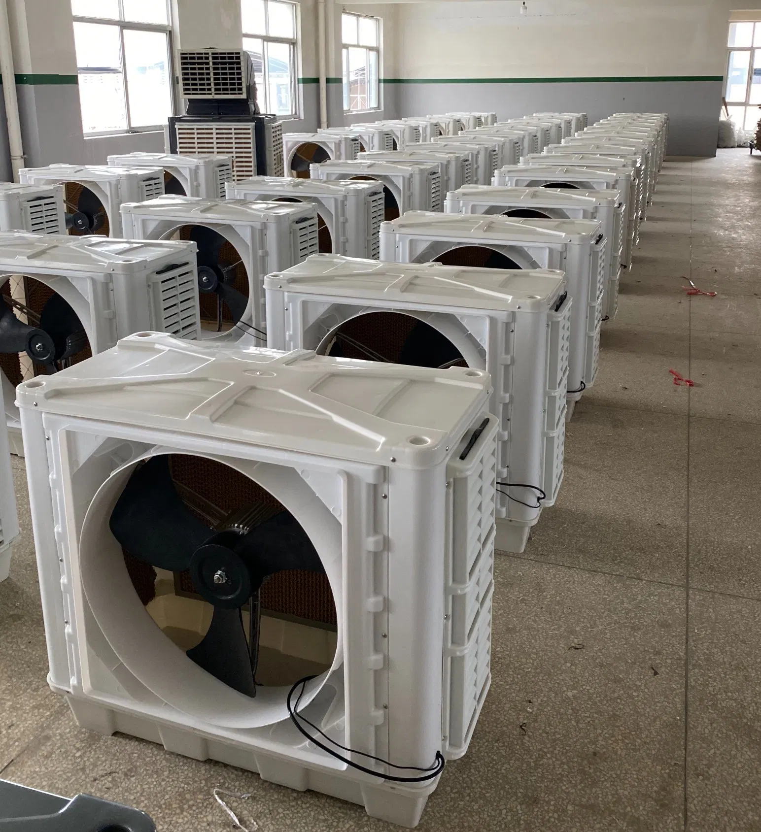 Испарительный охладитель 450W 10000 м3/ч с боковым обдувом