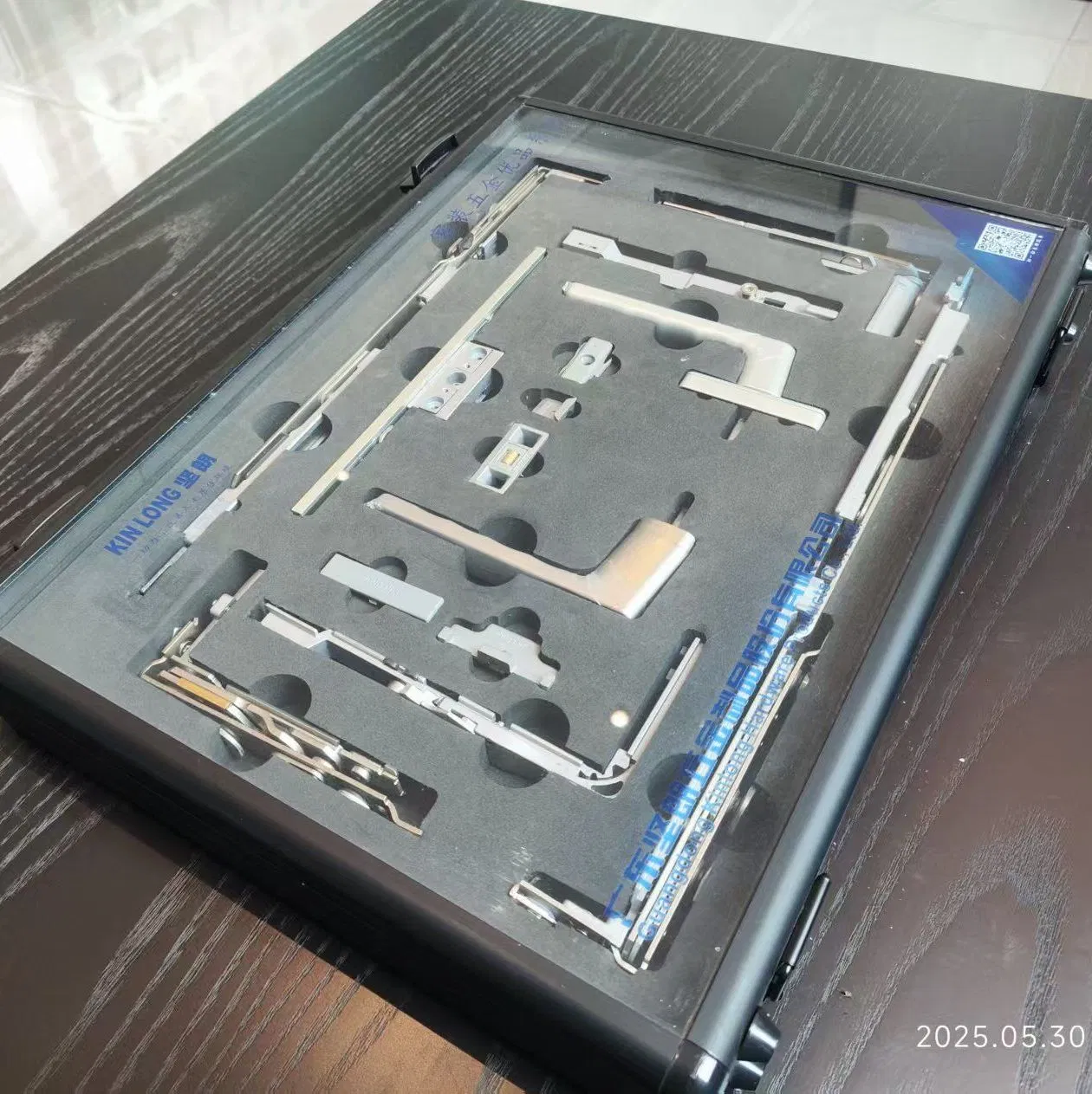 Tilt Horizontal Sliding Aluminum Alloy Metal Windows Factory Patent Certificate Quality Handle Hardware PA66 Strip Aluminum Tempered