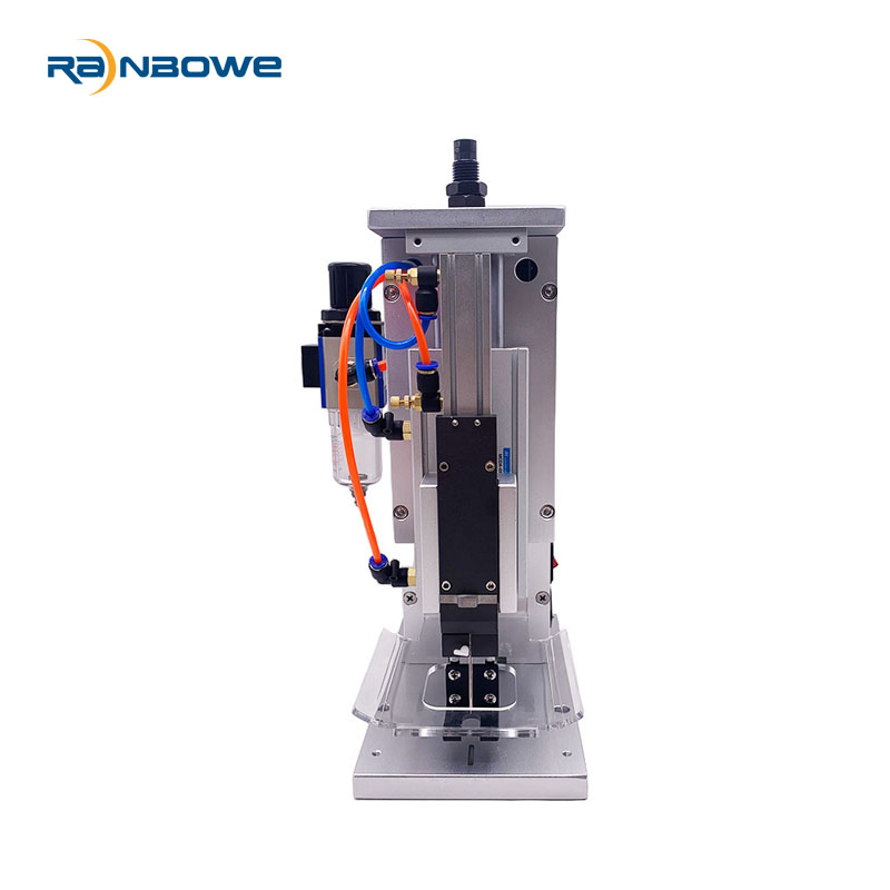Пневматическая машина для пришивания ярлыков на носки