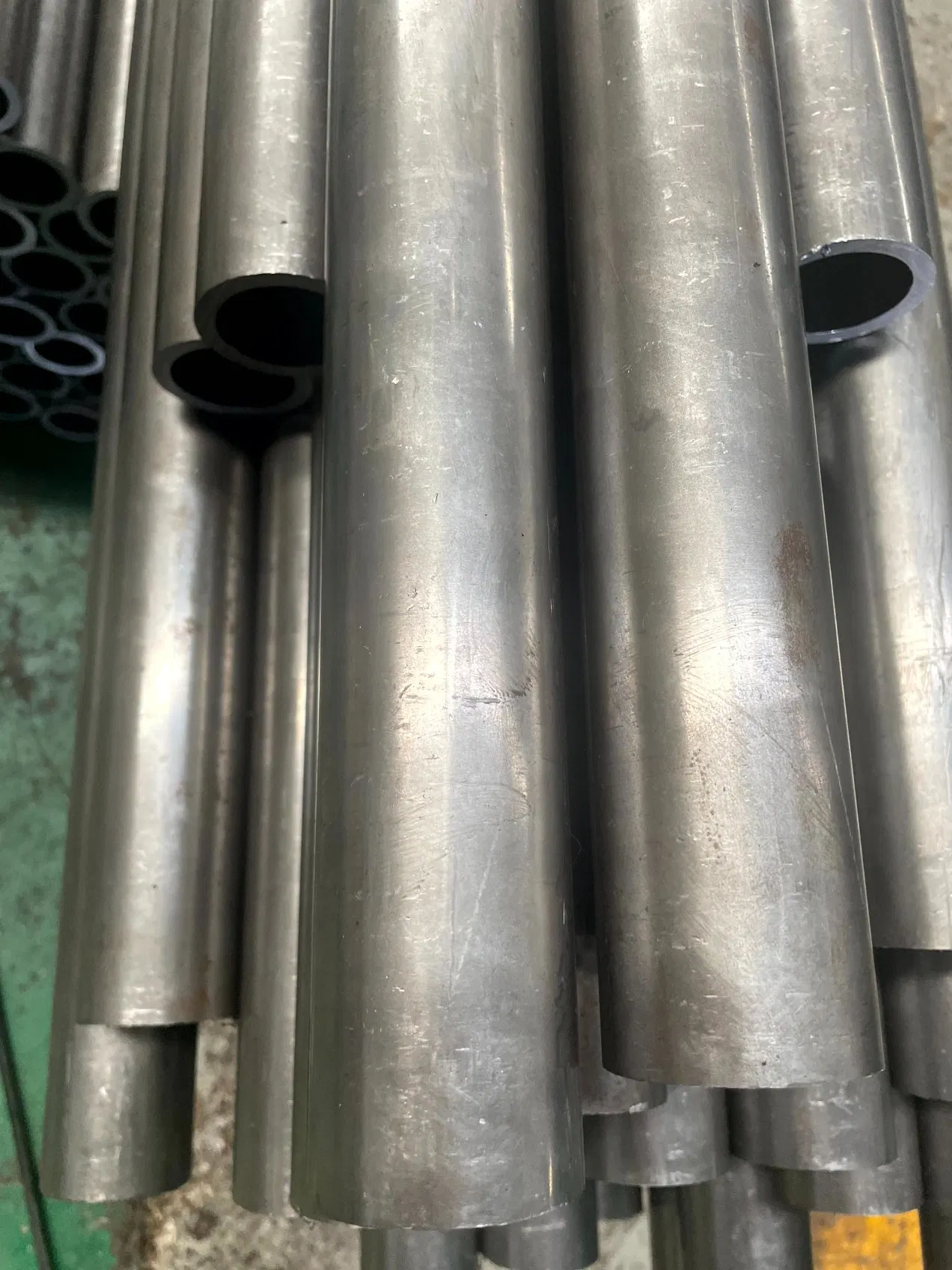 Premium 5L Low Temperature Seamless Steel Pipe ASTM A106 AISI Ms Pipe Low Carbon Seamless Steel Pipe for Manufacturing