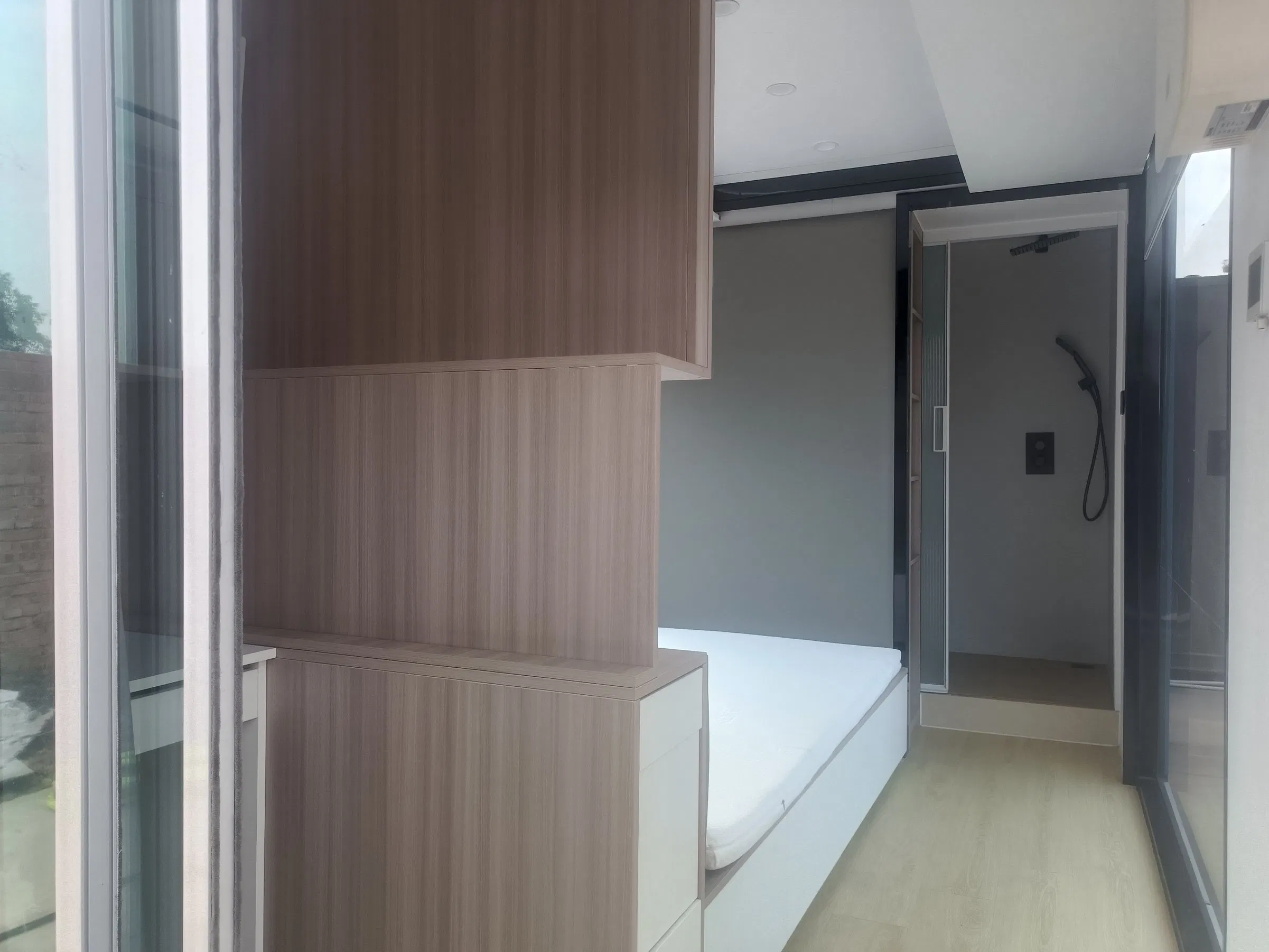 Luxury Prefab Space Capsule Home House Functional Apple Cabin for Eco-Conscious Travelers