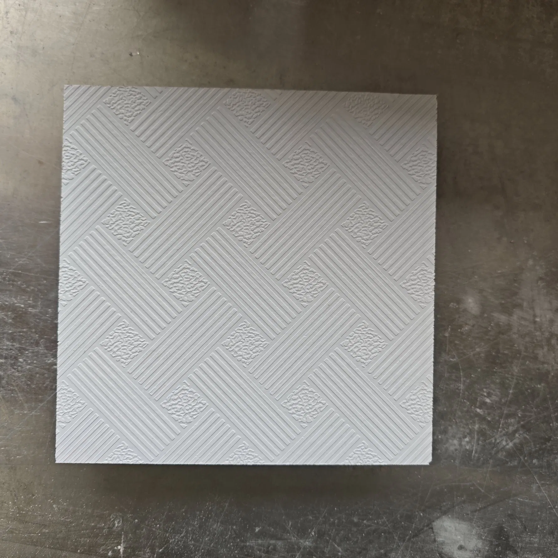 White Colore with Different Patterns PVC Laminated Gypsum Board for Ceiling Title