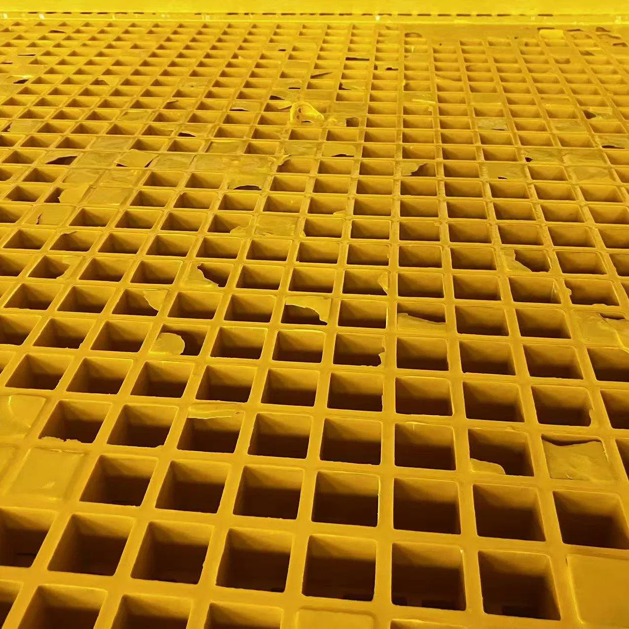 Customizable 2-10mm FRP Fiberglass Grating for Pedestrian Platforms; Cuttable Grating with Corrosion Resistance.