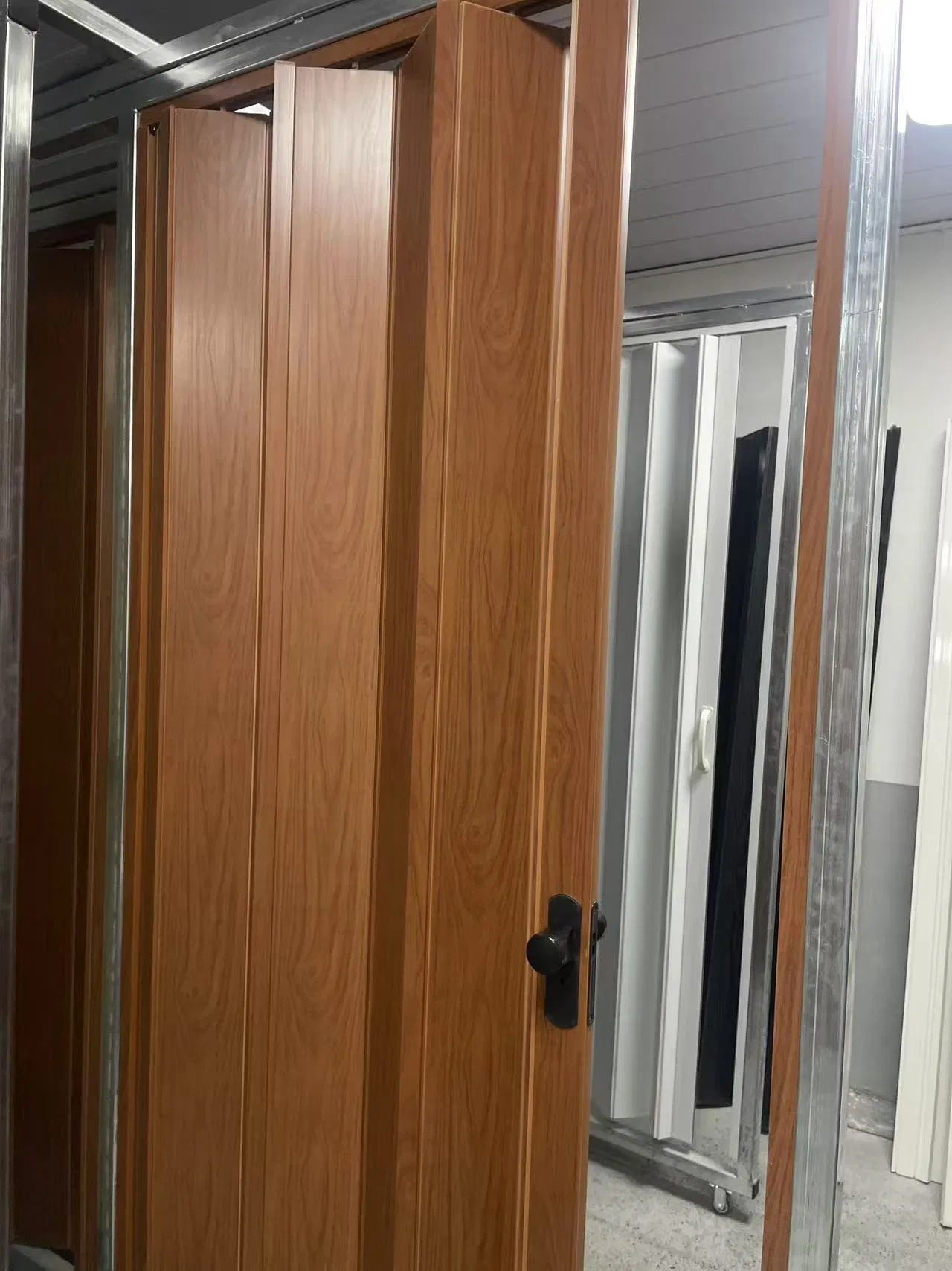 Waterproof PVC Glass Folding Door /Accordion Door for House Use Portable Plastic Slide Collapsible Interior Door Manual Opening Finished Surface