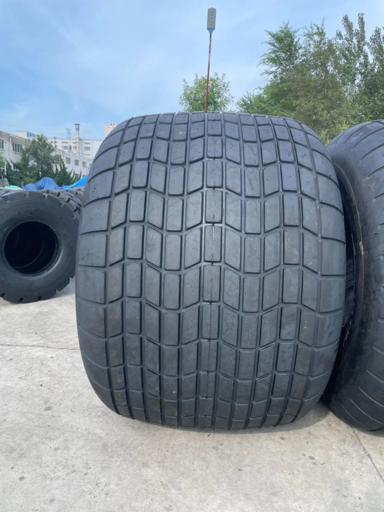 Шина песочная F3 900-16/900-17 E-7 66X44.00-25