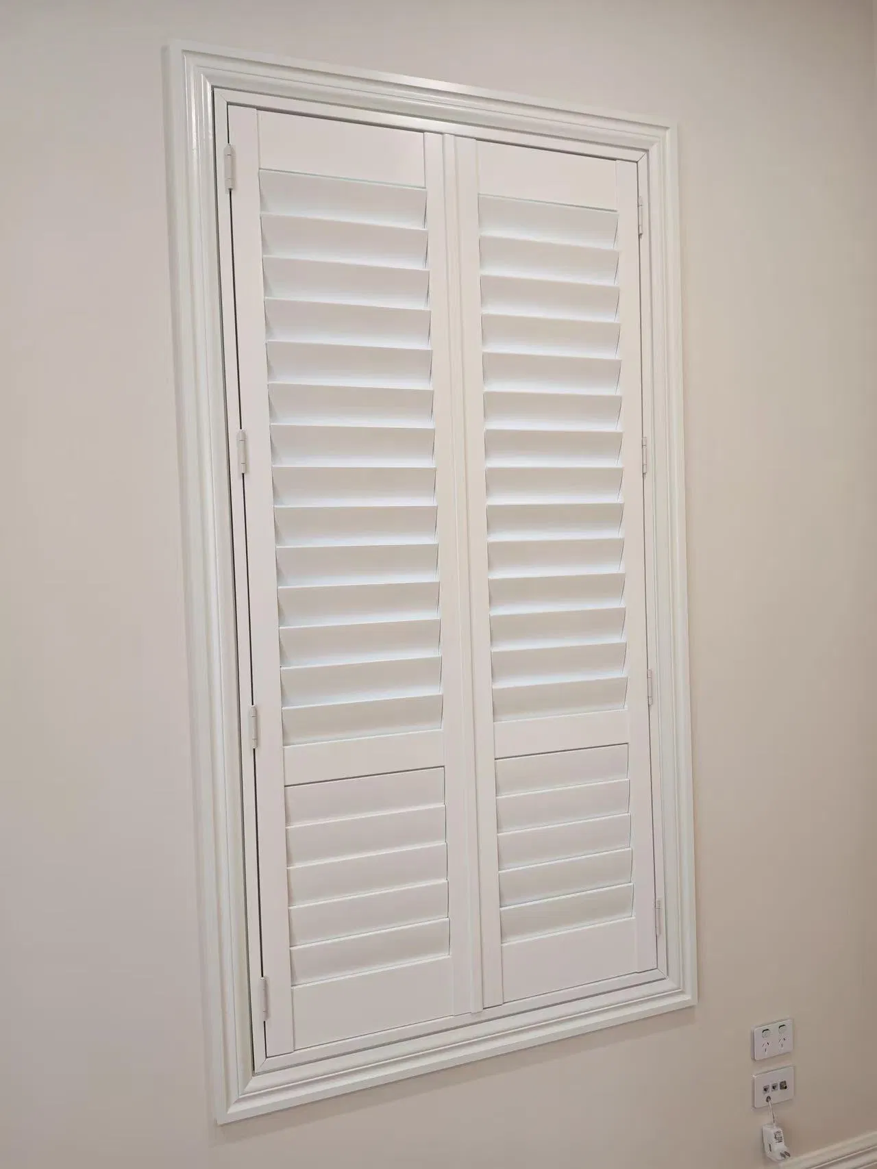 High Quality Wood Made Paulownia Basswood Window Louver Plantation Shutters for Bedroom