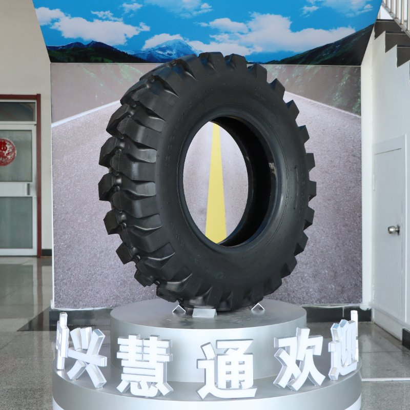 Excavator Tire 10.00-20 HT816 Pattern
