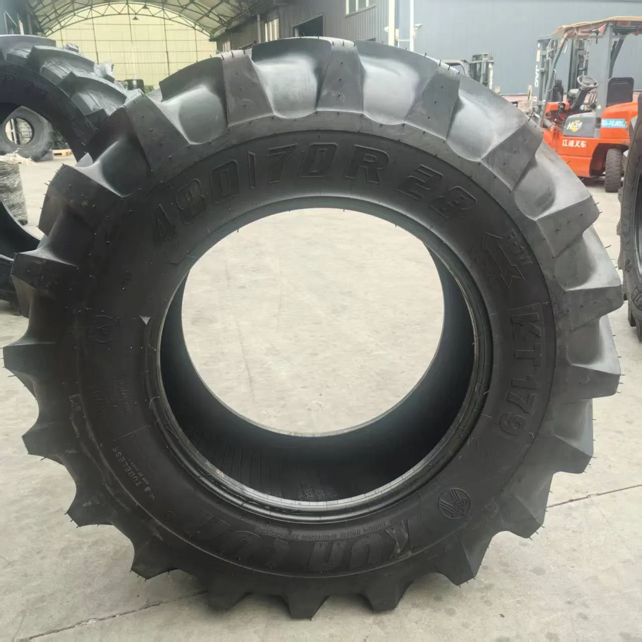 Шина сельскохозяйственная радиальная 480/70R28 R-1W