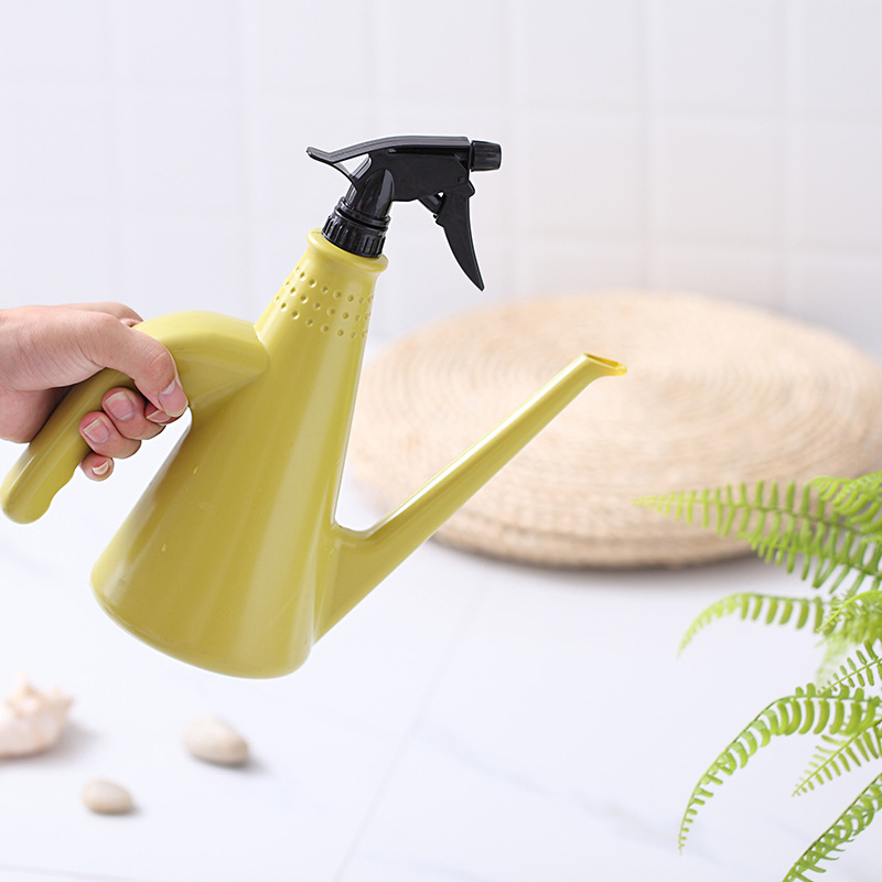 900ml Garden Watering Can with Sprayer