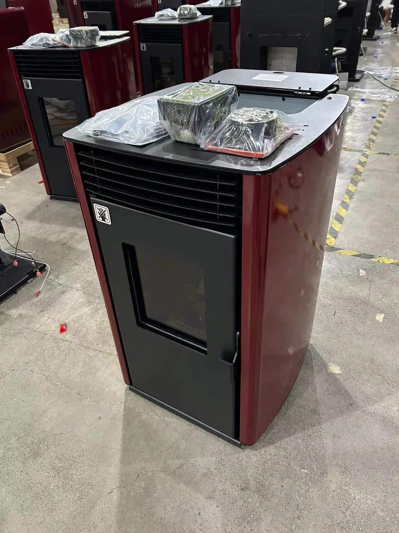 Современная пеллетная печь с дистанционным управлением