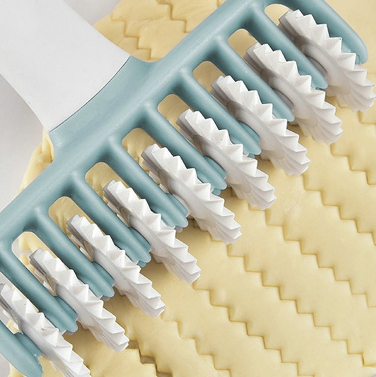 Нож для пиццы и сыра FDA с роликом и формами