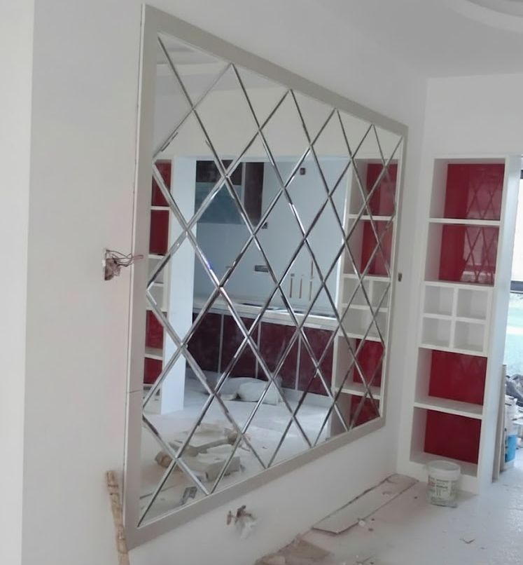 10mm Mounted Decorative Tinted/Colored Engraved Mirror for Decoration/Wall/Building From China