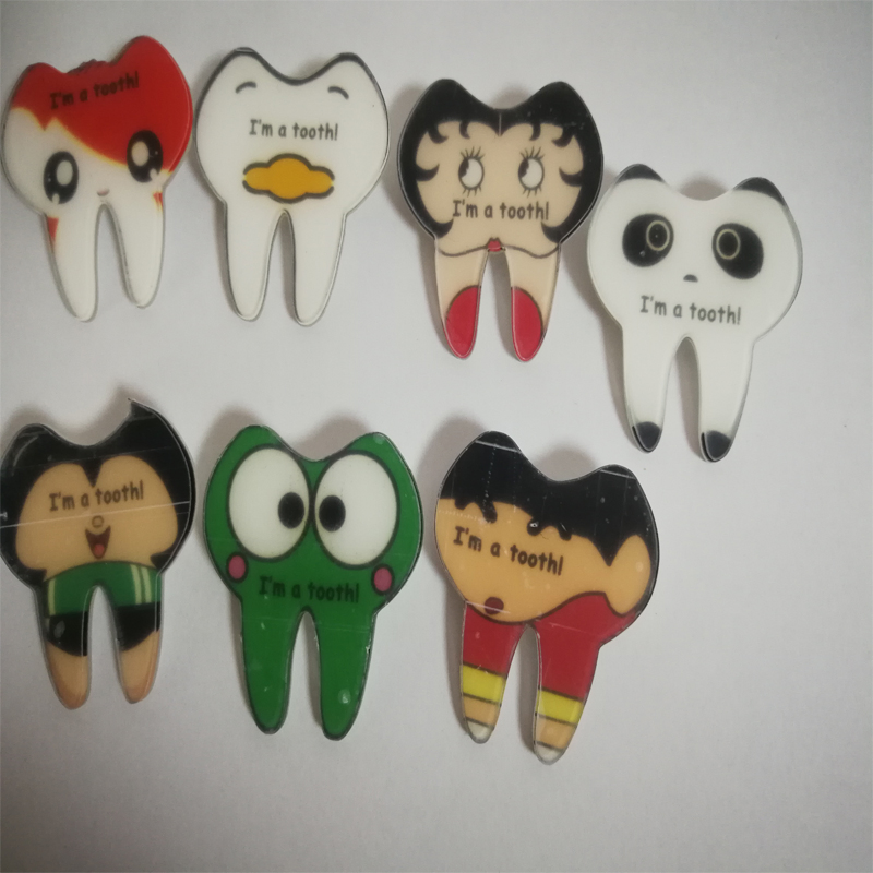 Hot Sale Tooth Shape Cartoon Dentist Teeth Badge with Pin Dental Gift