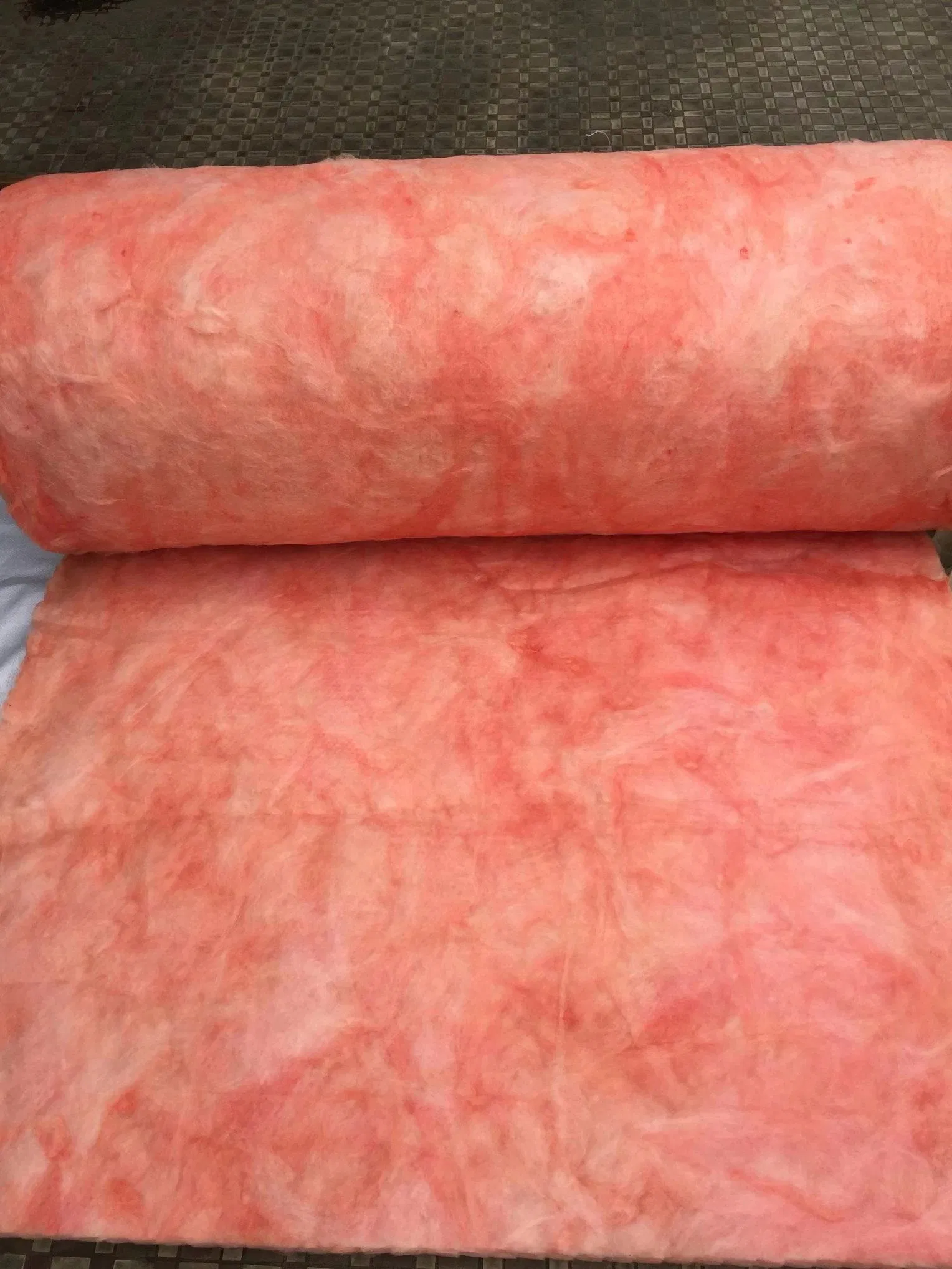 Glass Wool Roofing Heat Insulation Pink Glass Wool Blanket Colored Glass Wool Roll Environmental Friendly