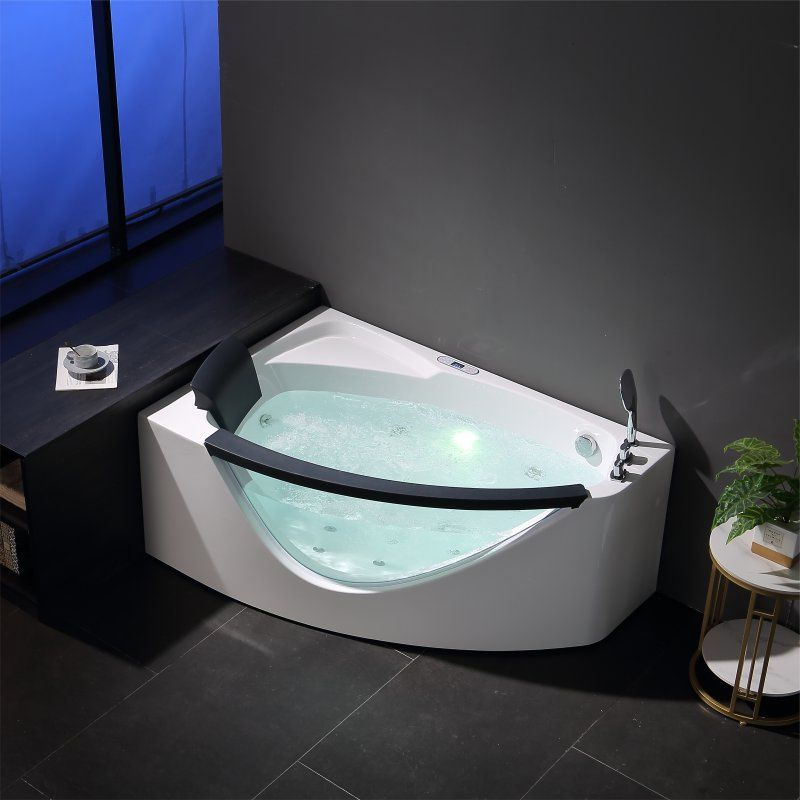 Угловая акриловая ванна-джакузи с гидромассажем и подсветкой