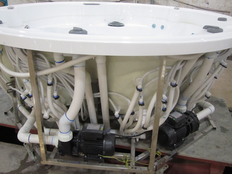 Акриловая уличная гидромассажная ванна на 7 человек