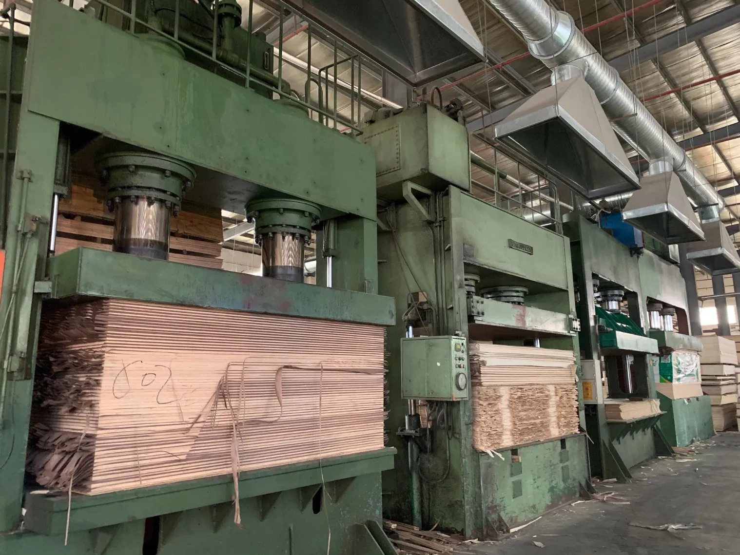 Lingfeng White Oak Wood Veneer Light Color Custom Thickness for Wall