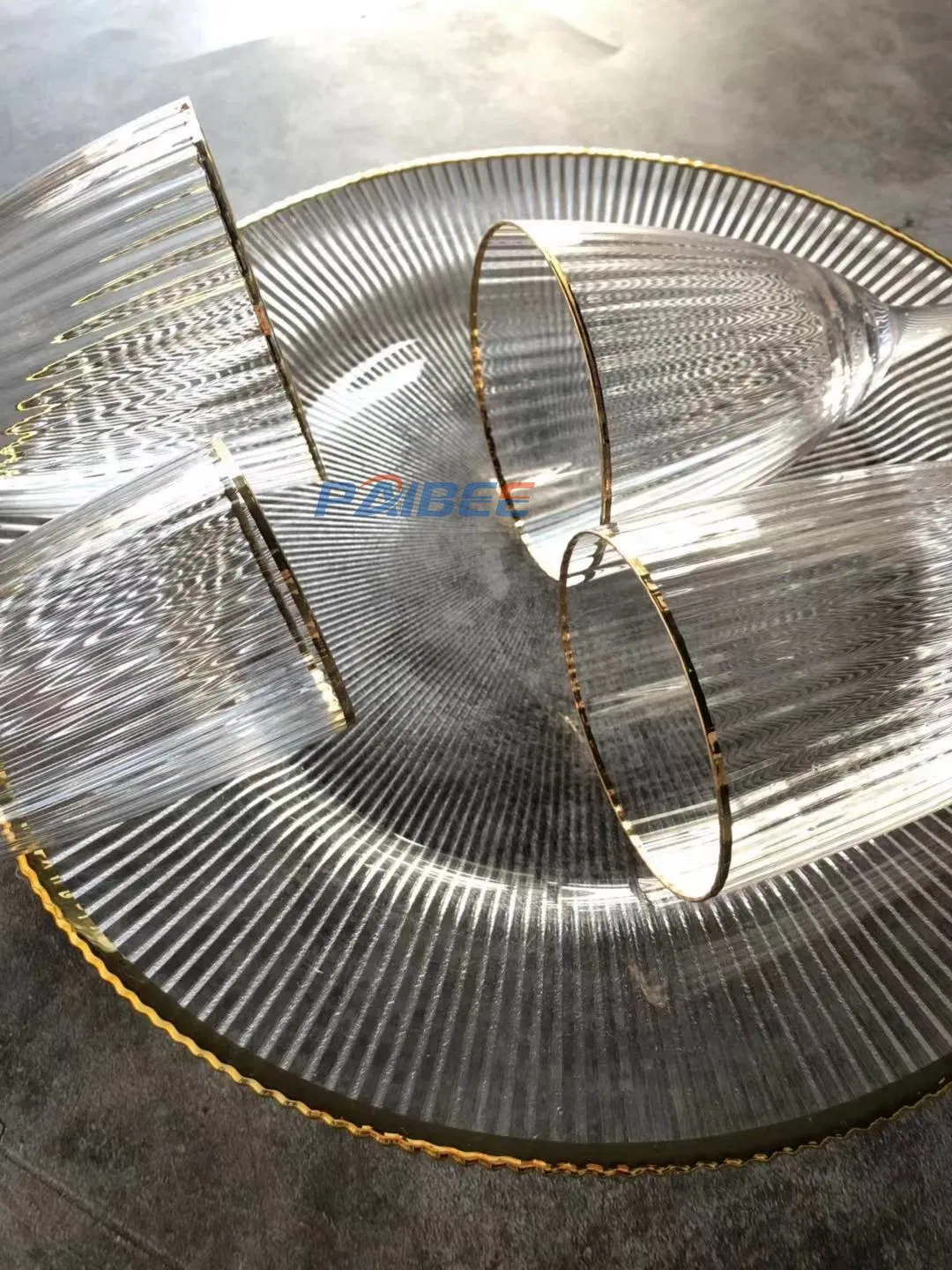 Paibee Red Wine Glasses with Gold Rim Glassesware Set Goblet Wine Glasses