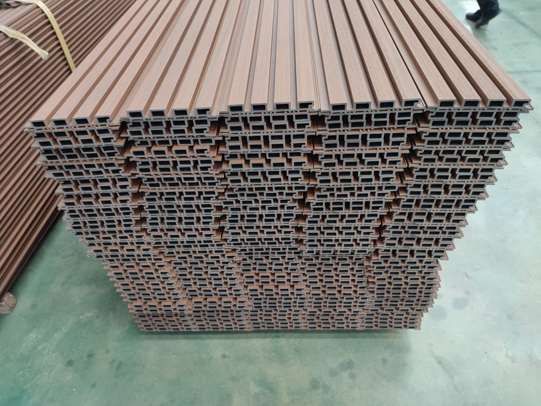Durable WPC Exterior Wall Cladding Weatherproof Composite Wall Board