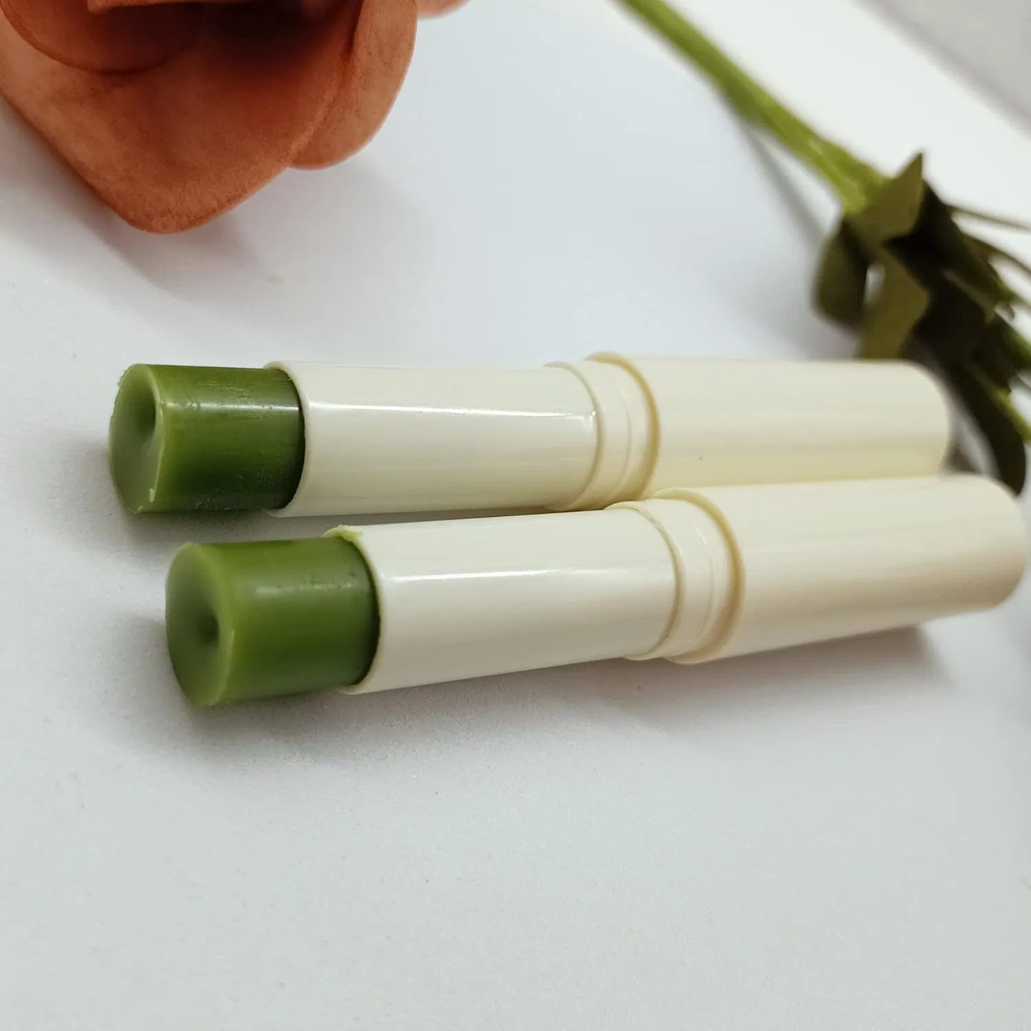 Beauty Cosmetics Skin Care Lip Moisturizing and Exfoliating Blackening Lip Balm