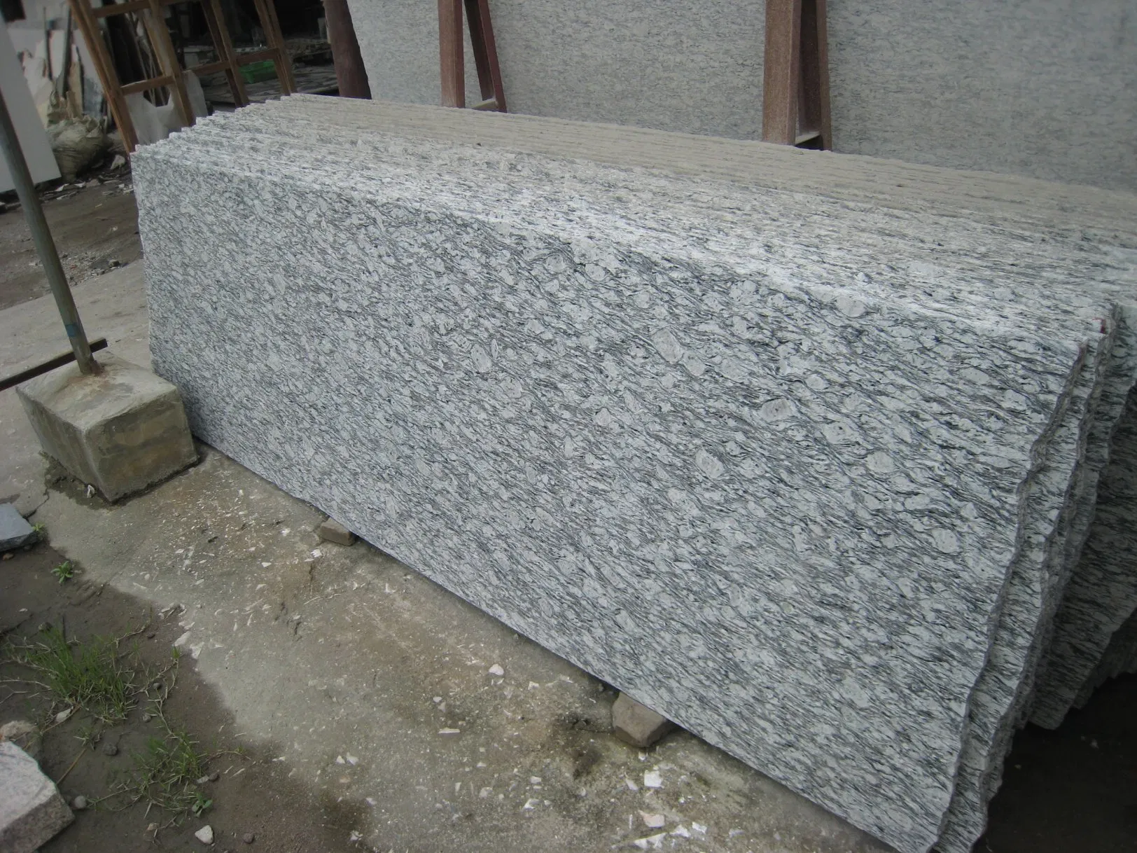 China Factory Manufacture Polished Spray White/Black/Yellow/Beige/Red Granite for Tiles/Floor/Paving Stone