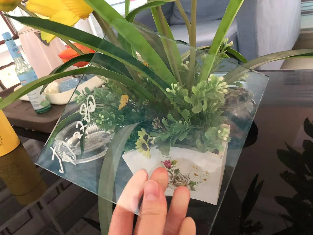 Superior UV Blocking Ultra-Clear Glass with 98% Light Clarity
