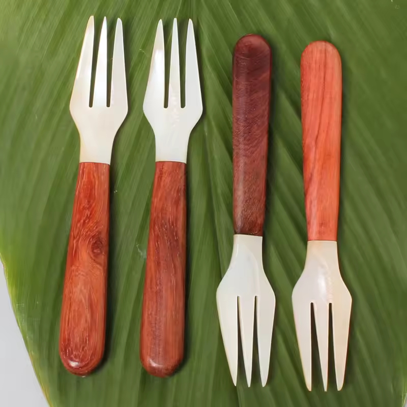 Stylish Shell Fork with Exquisite Wood Handle for Home Use