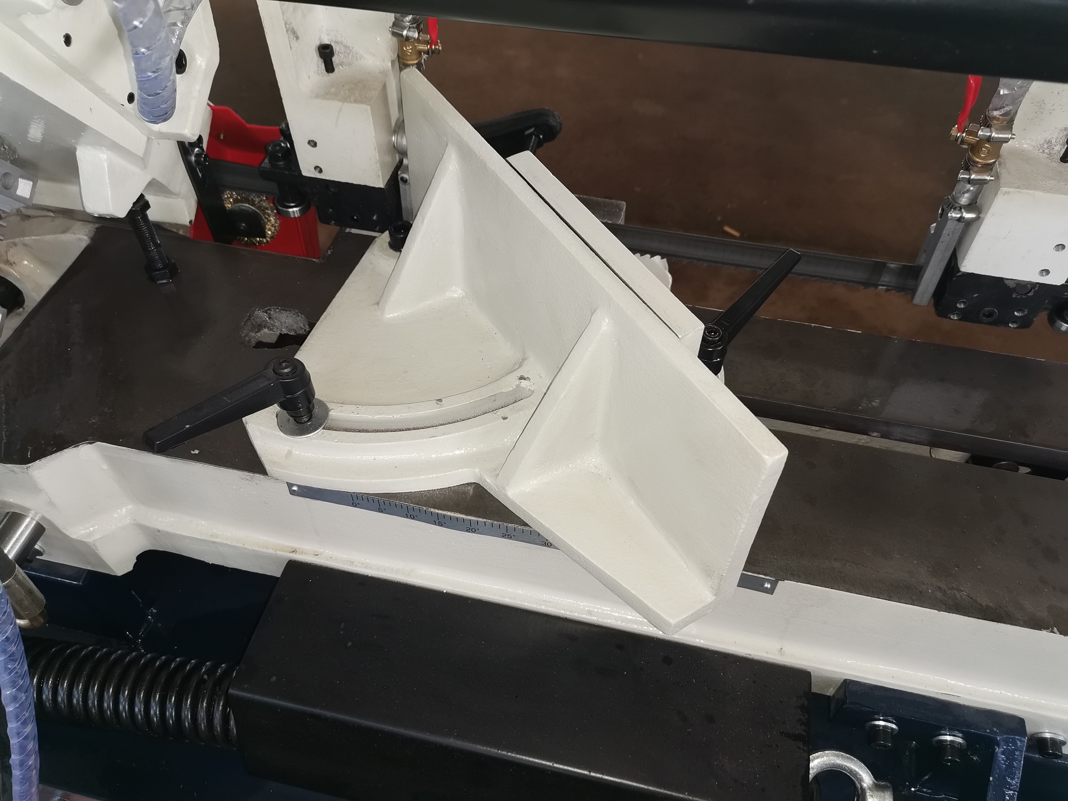 Станок ленточнопильный по металлу BS1018B