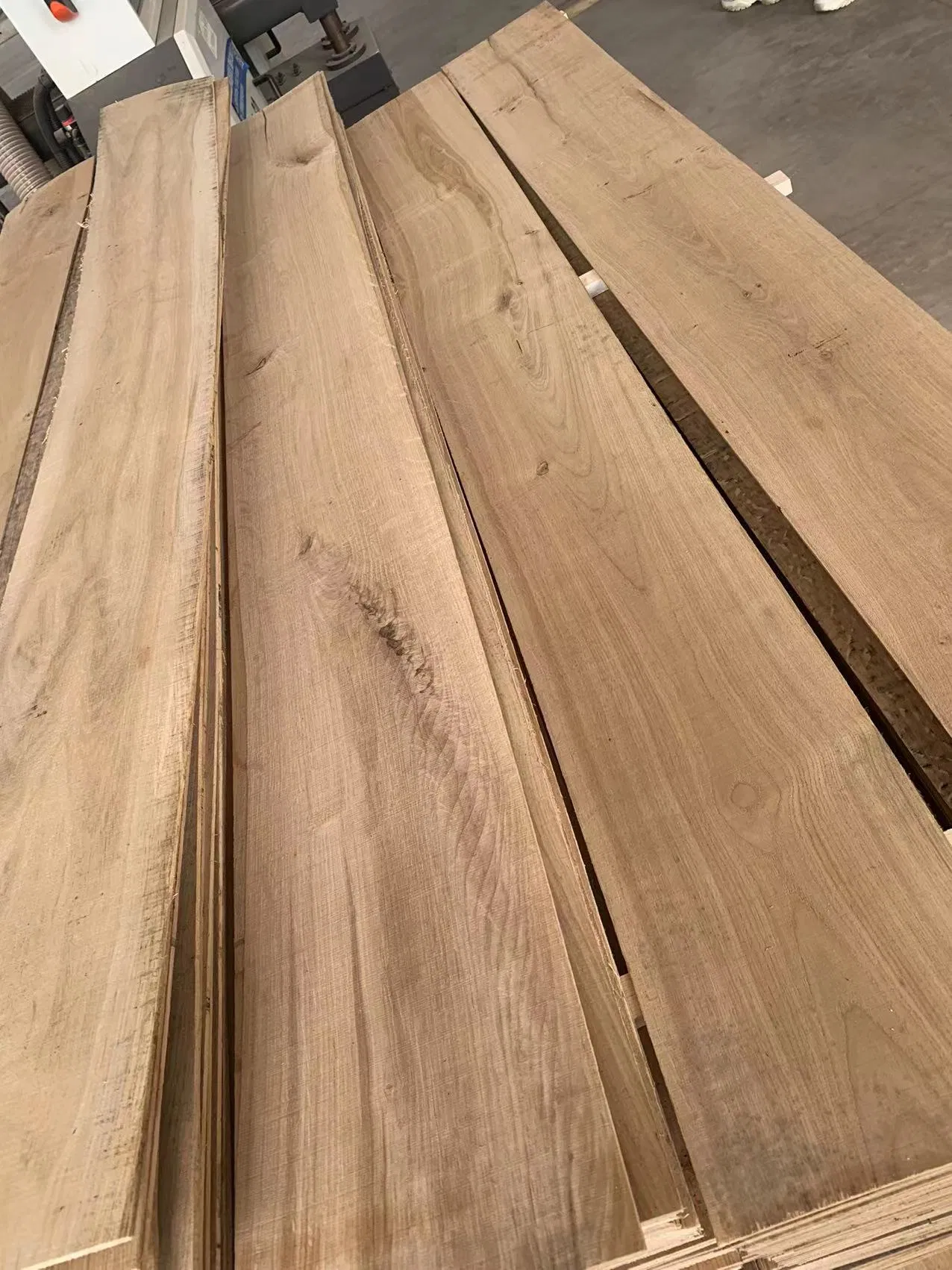 Factory Direct Sale Oak Veneer Wood Veneer for Flooring