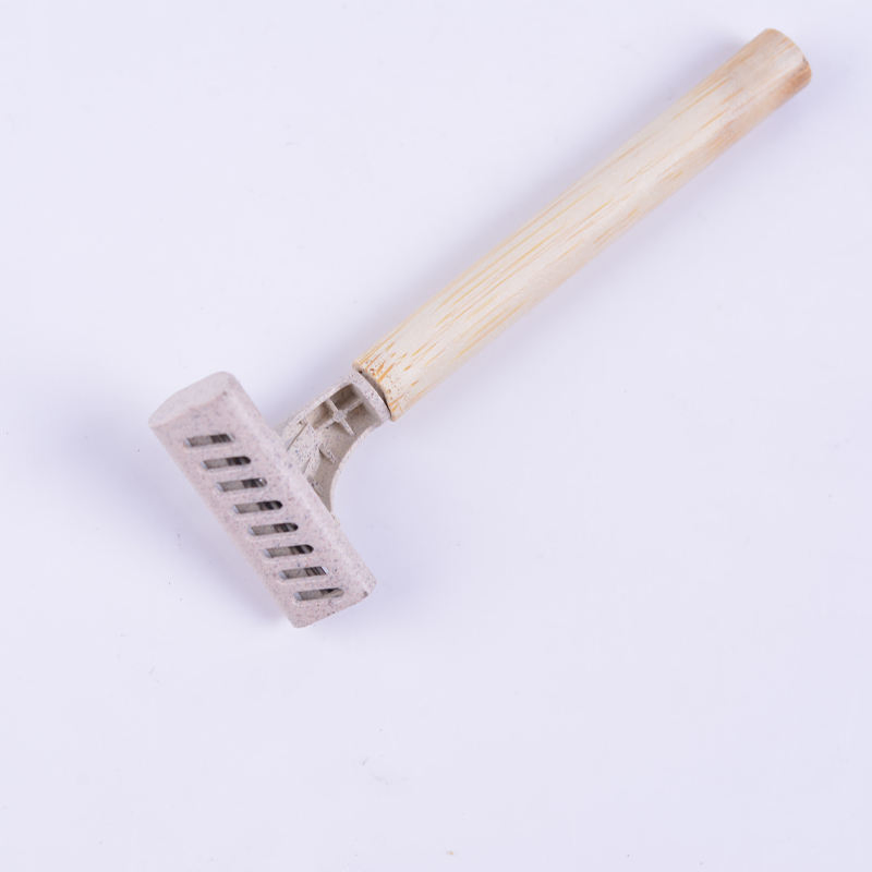 Hotel-Grade Biodegradable Shaver with 3 Blades, Eco-Friendly Wheatgrass Head and Bamboo Handle.