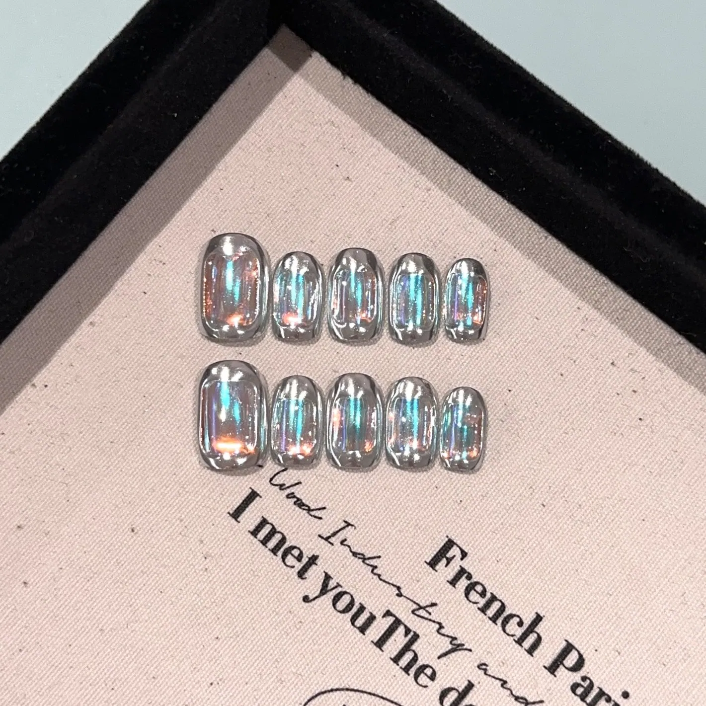Handmade Nail Extensions for a Sophisticated Autumn/Winter Look: Silver Aurora Short Nail Art