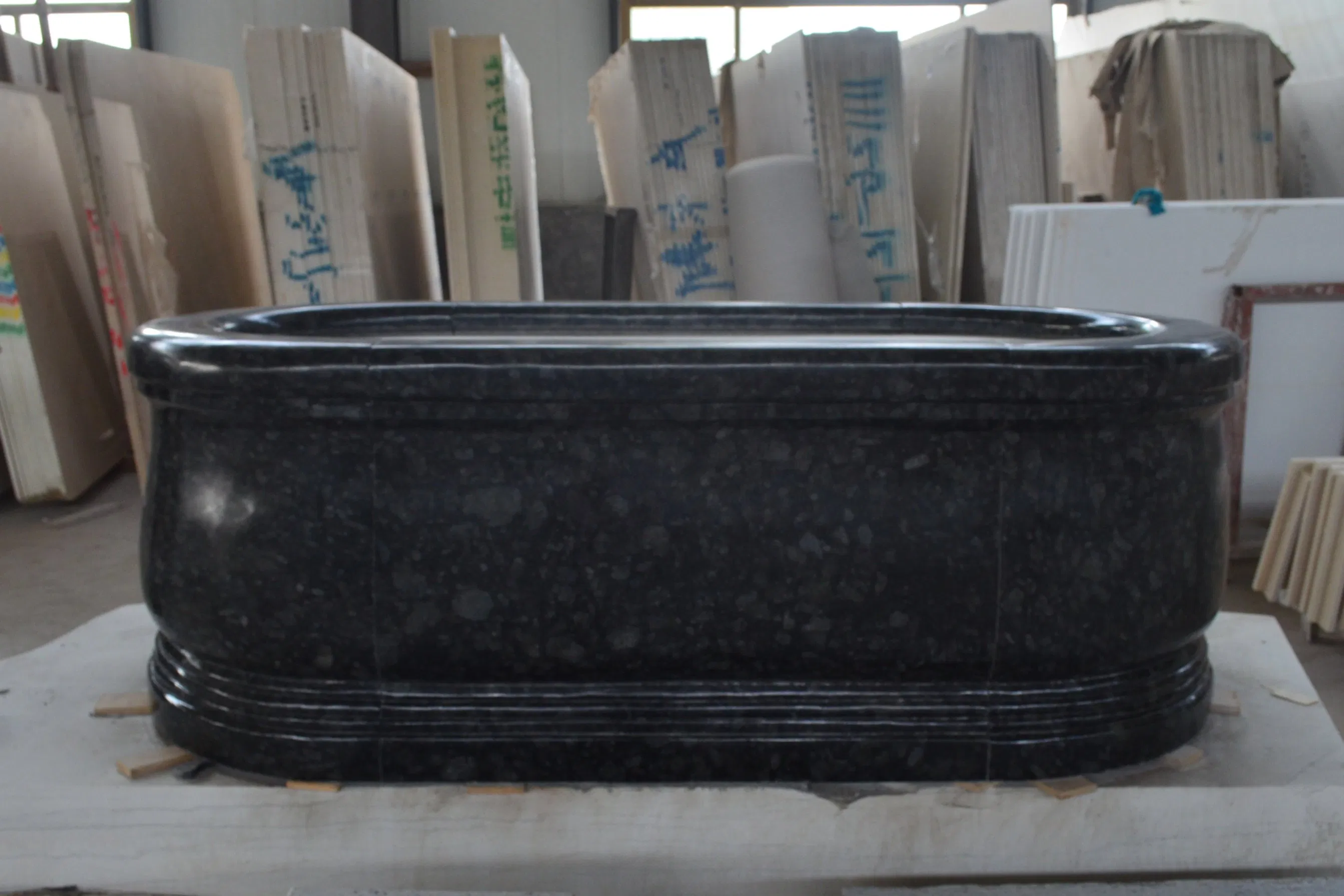 Мраморная ванна черно-белая эллипс SYBT-013