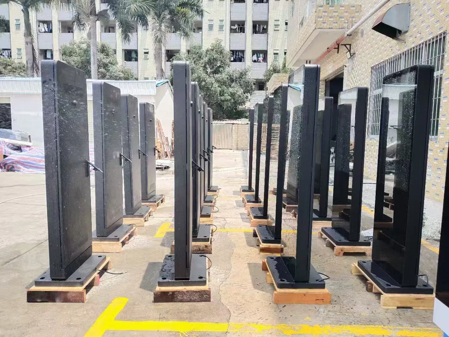 Водонепроницаемый рекламный киоск с LCD дисплеем 32-86 дюймов