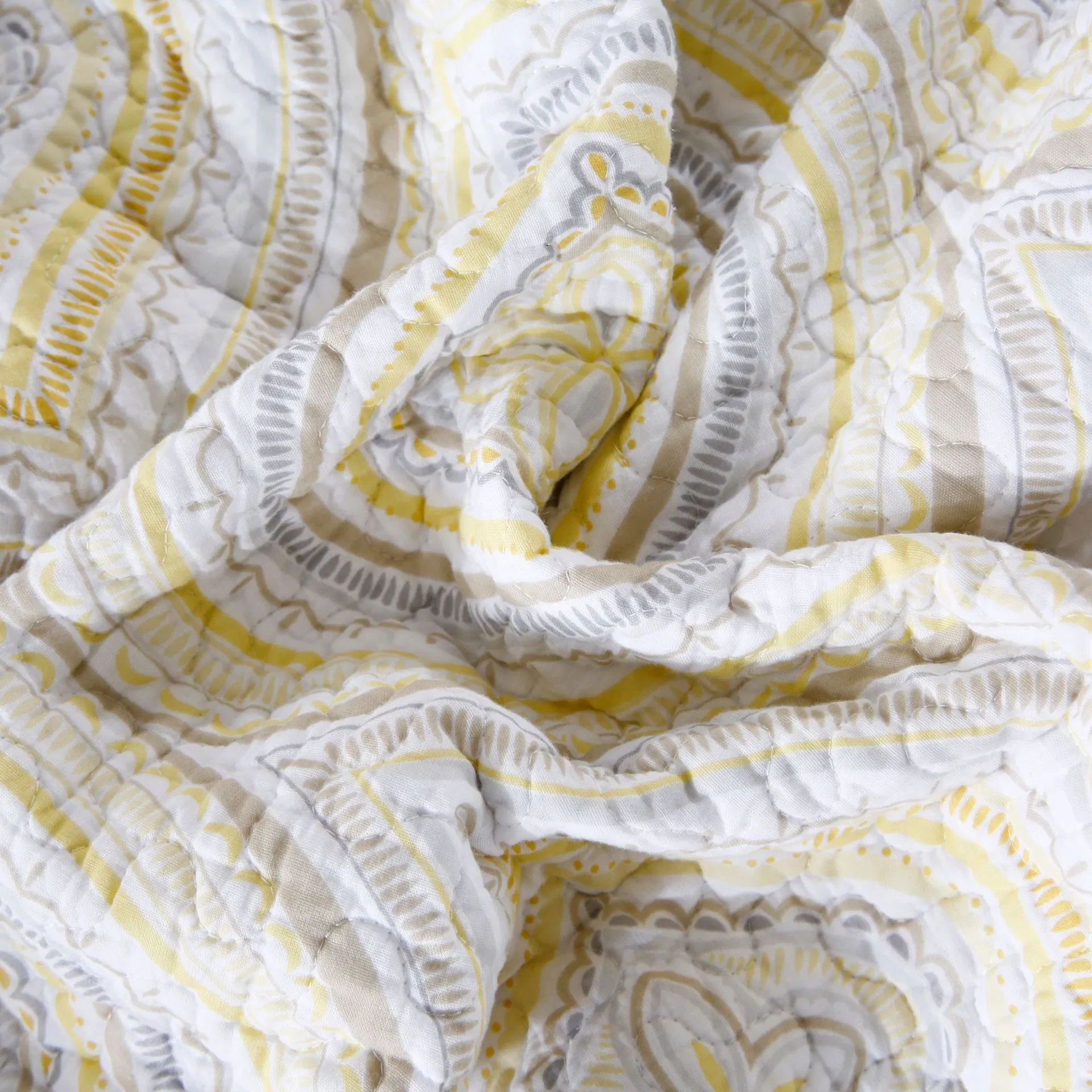 Hot Selling Holiday Home Use Gift Coverlet Custom Color Bedding Coverlet Sets Close Skin Soft Nature Quilt Bedspread