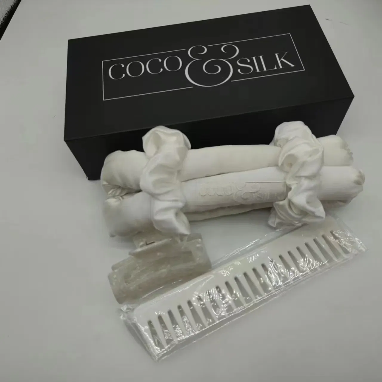 Customs Wholesale 100%Silk Skin Care Heatless Curling Rod Headband Silk Sleeping Hair Roller Wave for Women Hair Car and Beauty