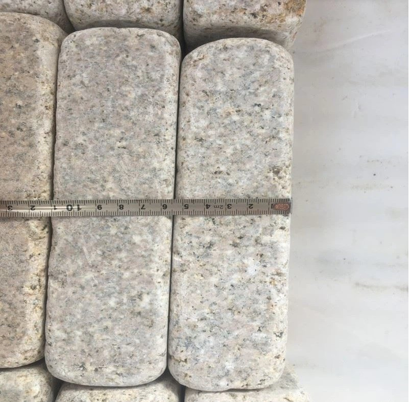 China All Sizes Outdoor Decoration Stone Yellow Cut Granite Setts Cobble Stone Paver Price