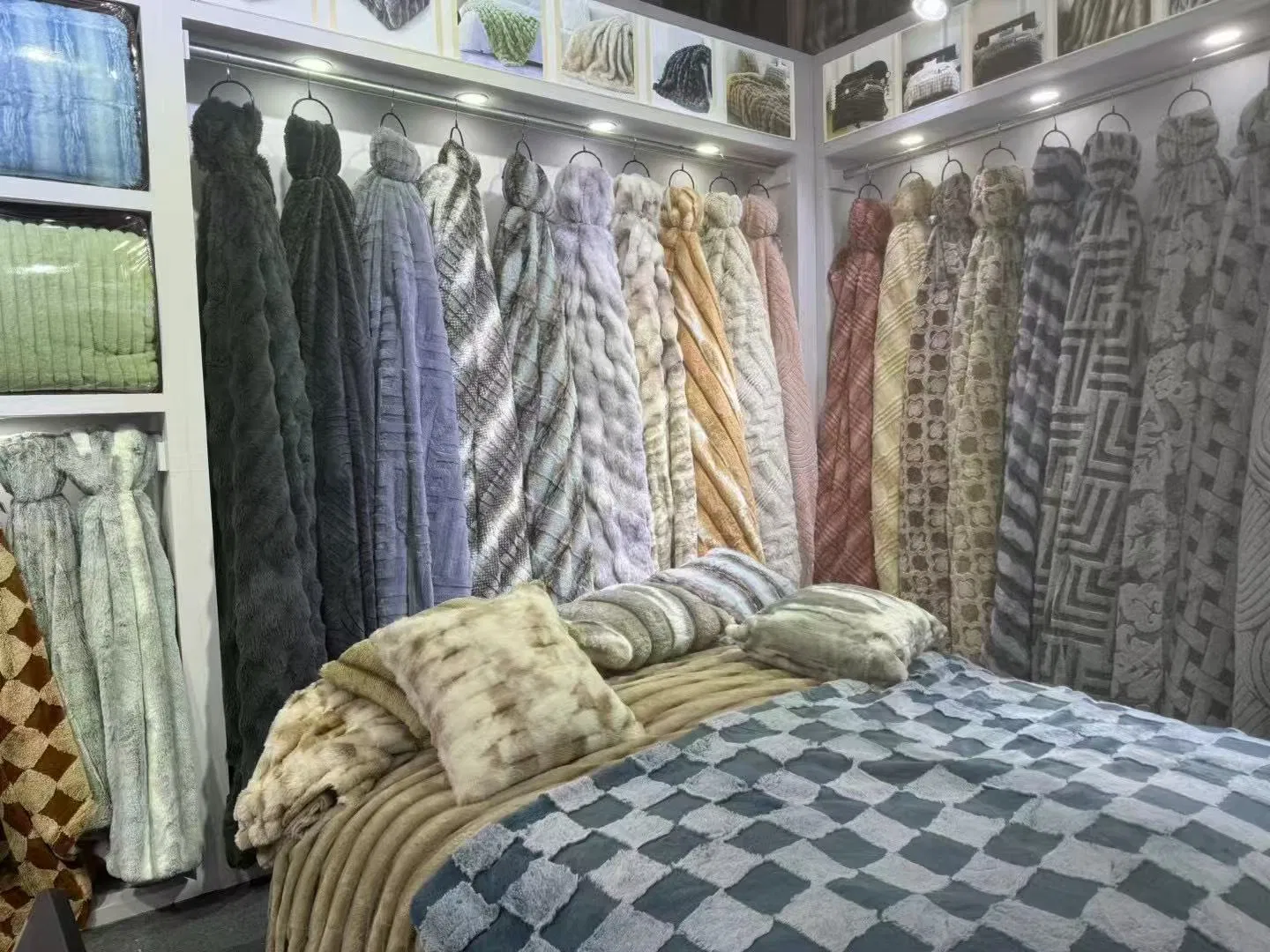 Легкое дышащее одеяло из искусственного меха для летних вечеров