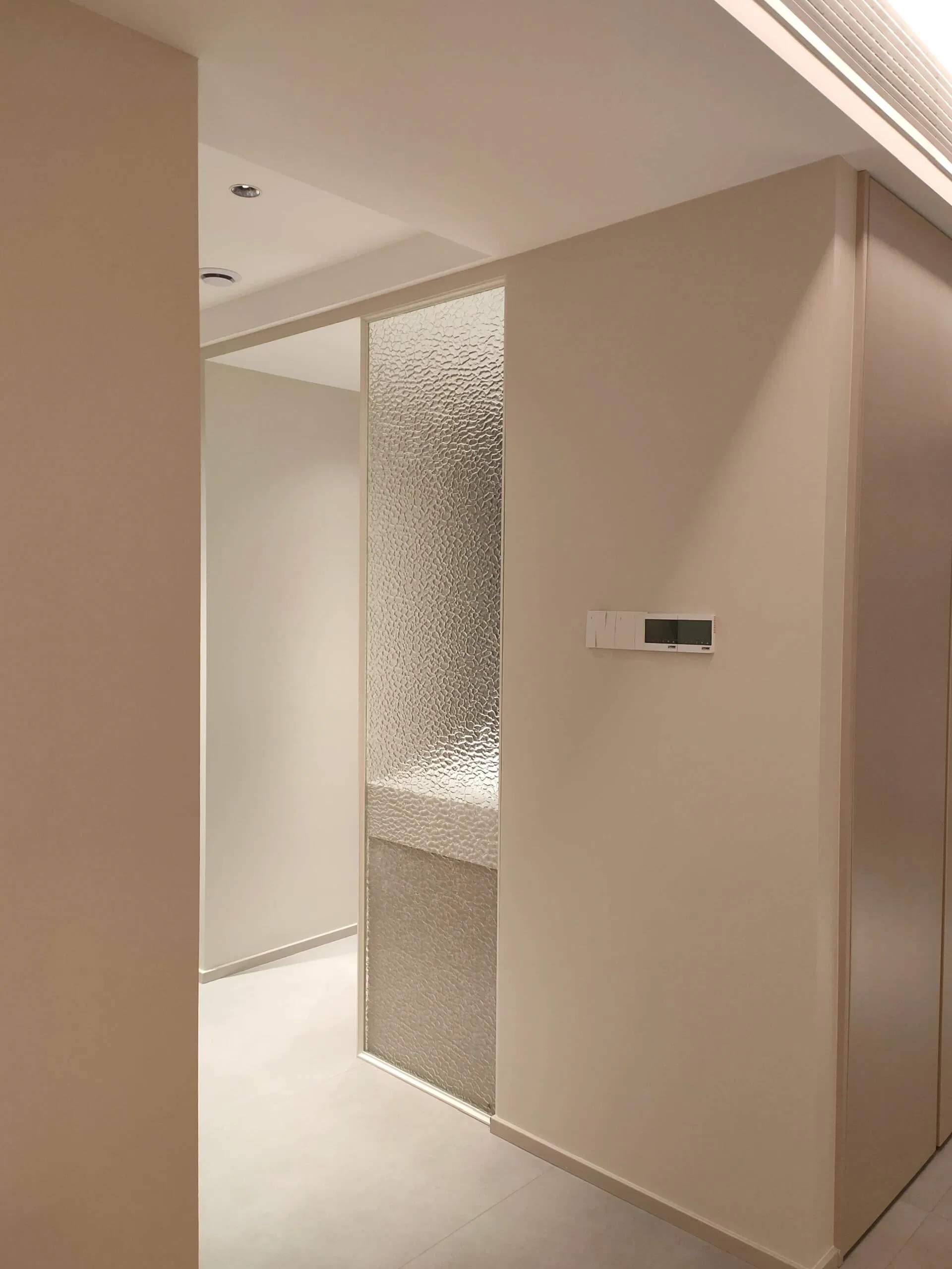 Modern Screens Room Dividers Decorative Metal Wall Panels Movable Glass Living Showcase Metal Room Partition for Living Room