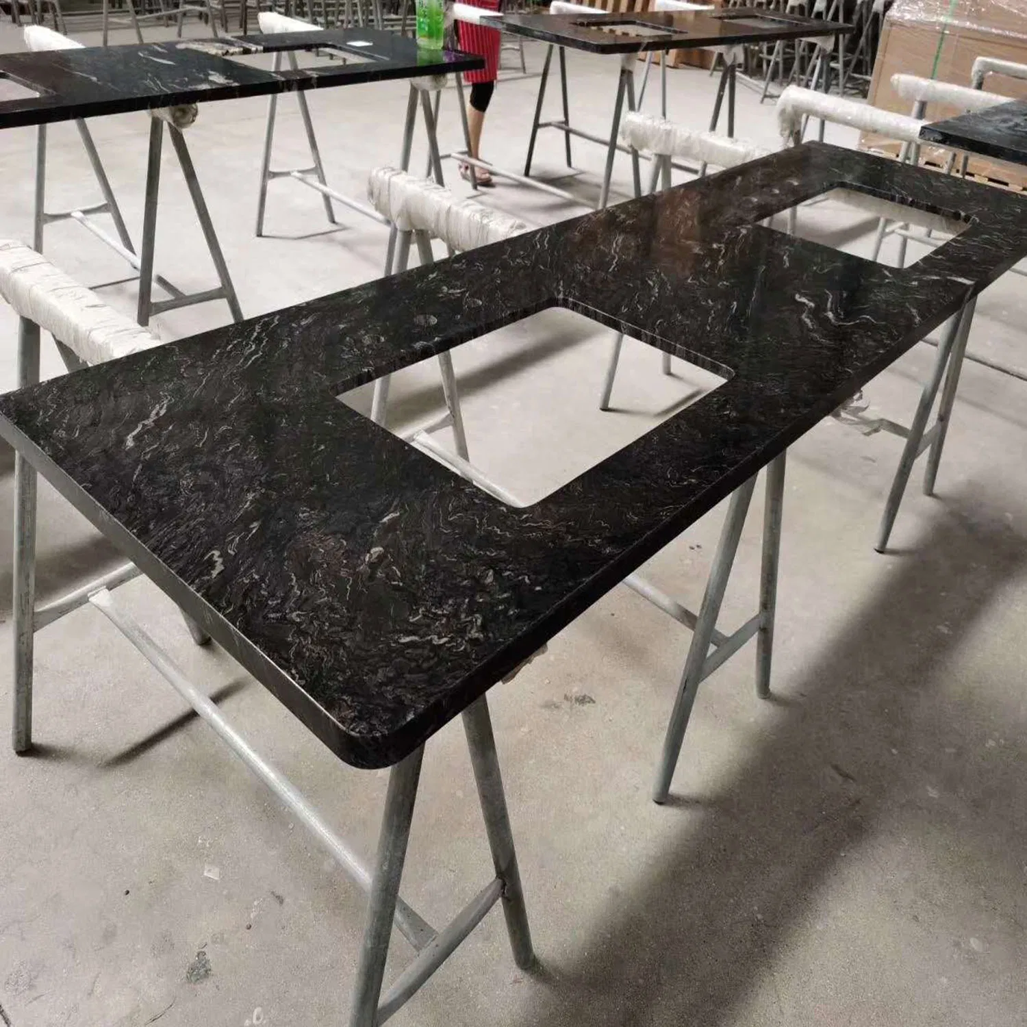 Cut-to-Size Chinese Prefab Polish Kitchen Artificial Quartz Vanity Countertop with Grey Veins