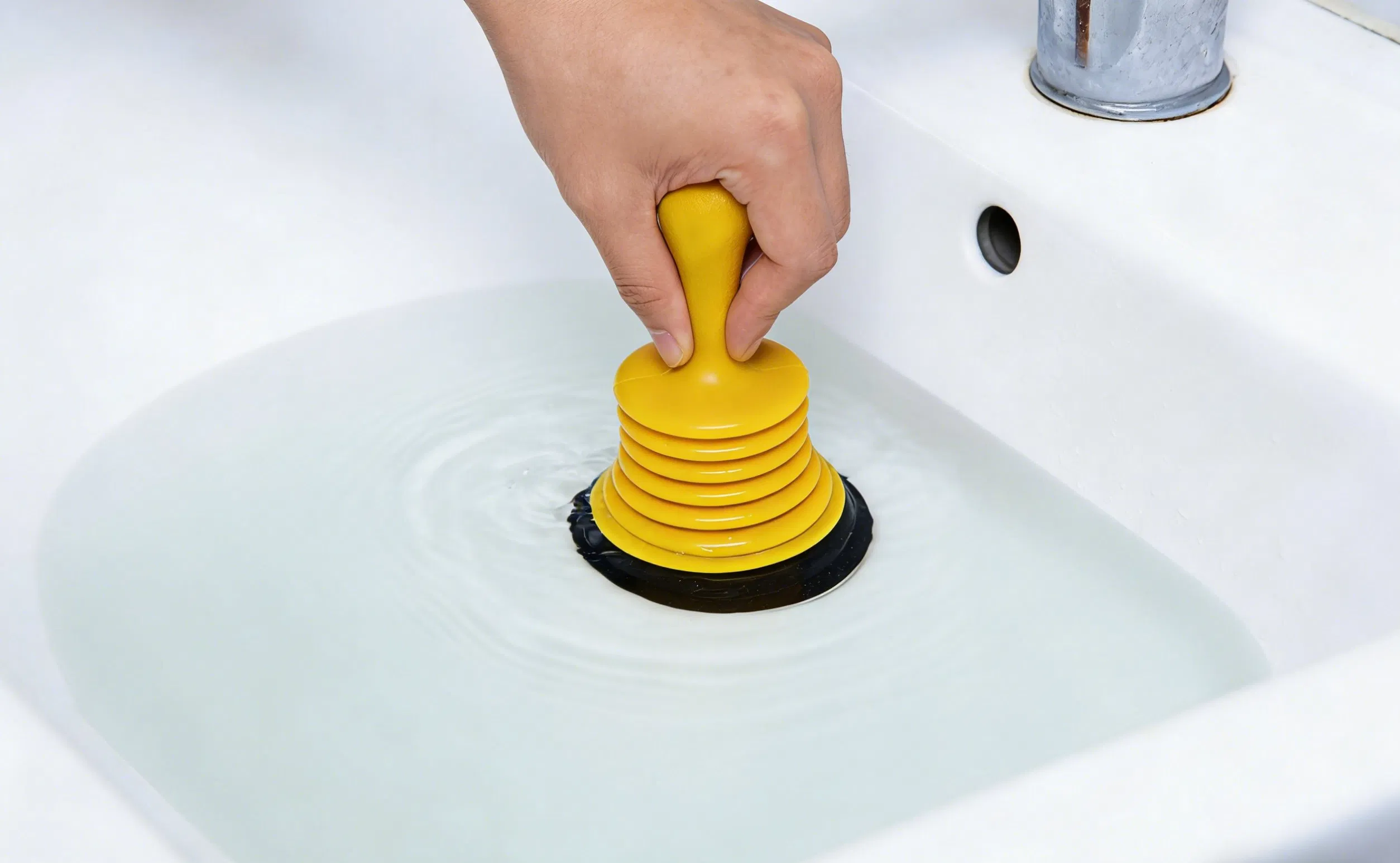 Anti-Clogging Plastic Sink Plunger High-Pressure Pump Cleaner Powerful Pipe Unblocking Device for Bathroom and Kitchen