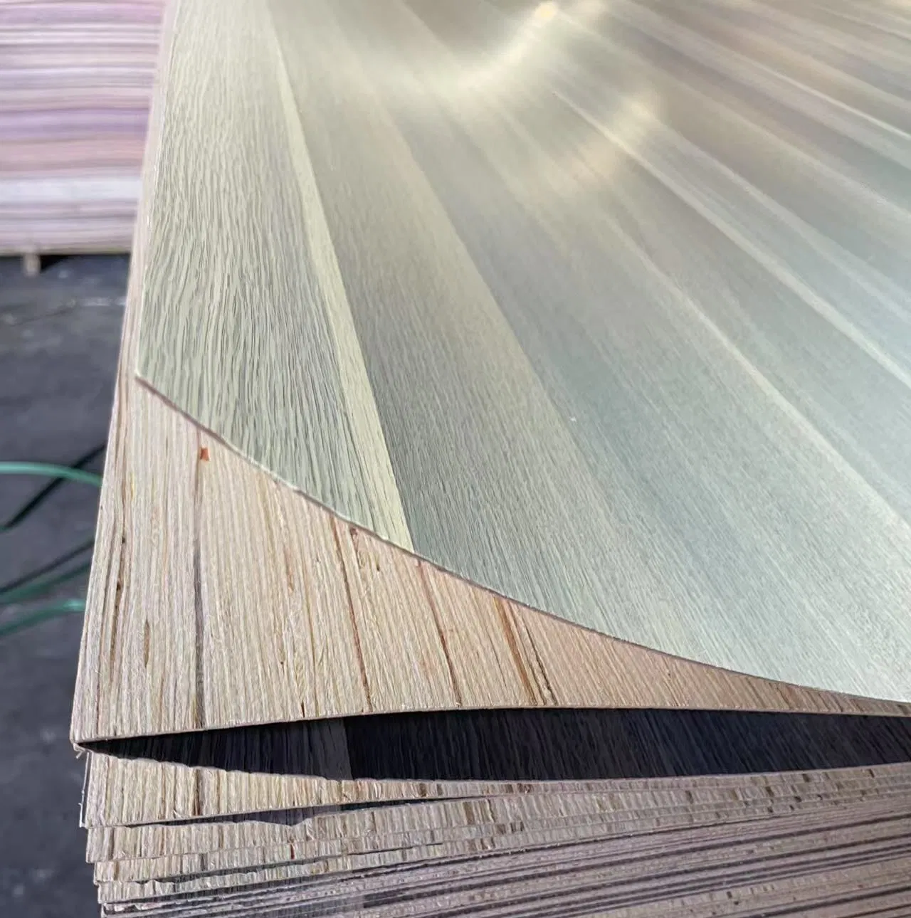 High Quality Indoor Decoration Use Waterproof Melamine Laminated Plywood From Linyi Manufacturer