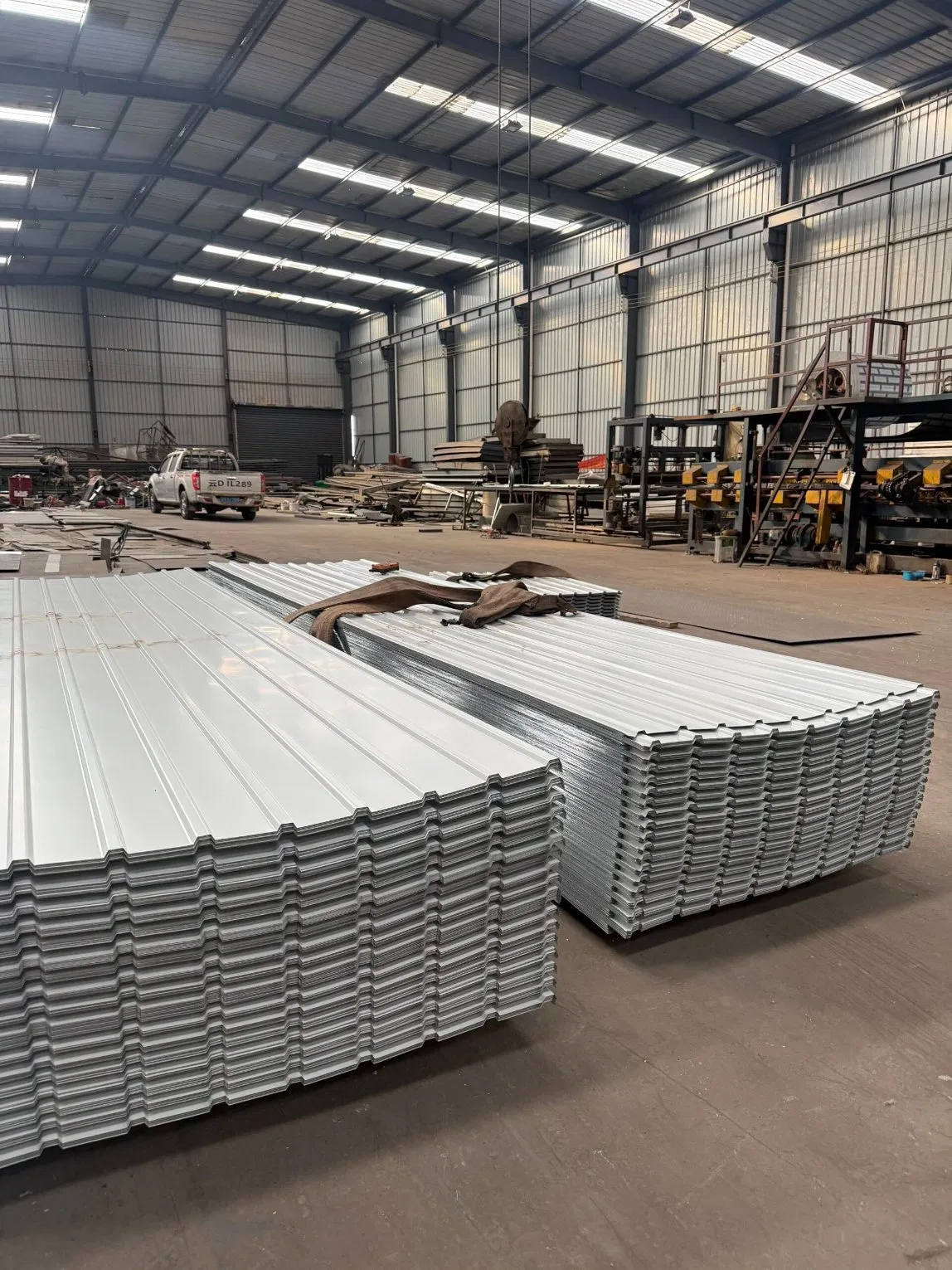 High-Quality Color Coated Steel Sheets for Roofing and Wall Cladding, Durable, Customizable, with Reliable Corrosion Resistance.