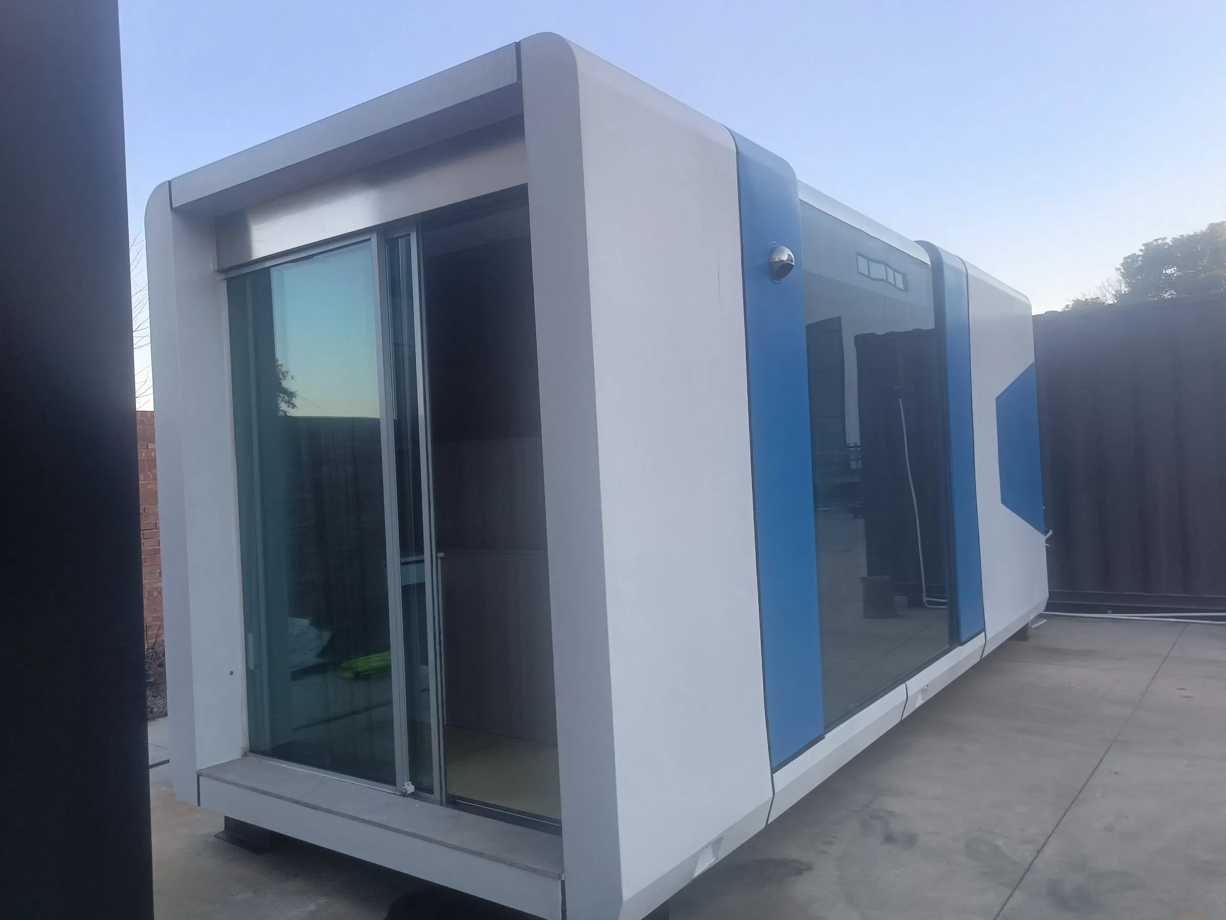 Luxury Prefab Space Capsule Home House Functional Apple Cabin for Eco-Conscious Travelers