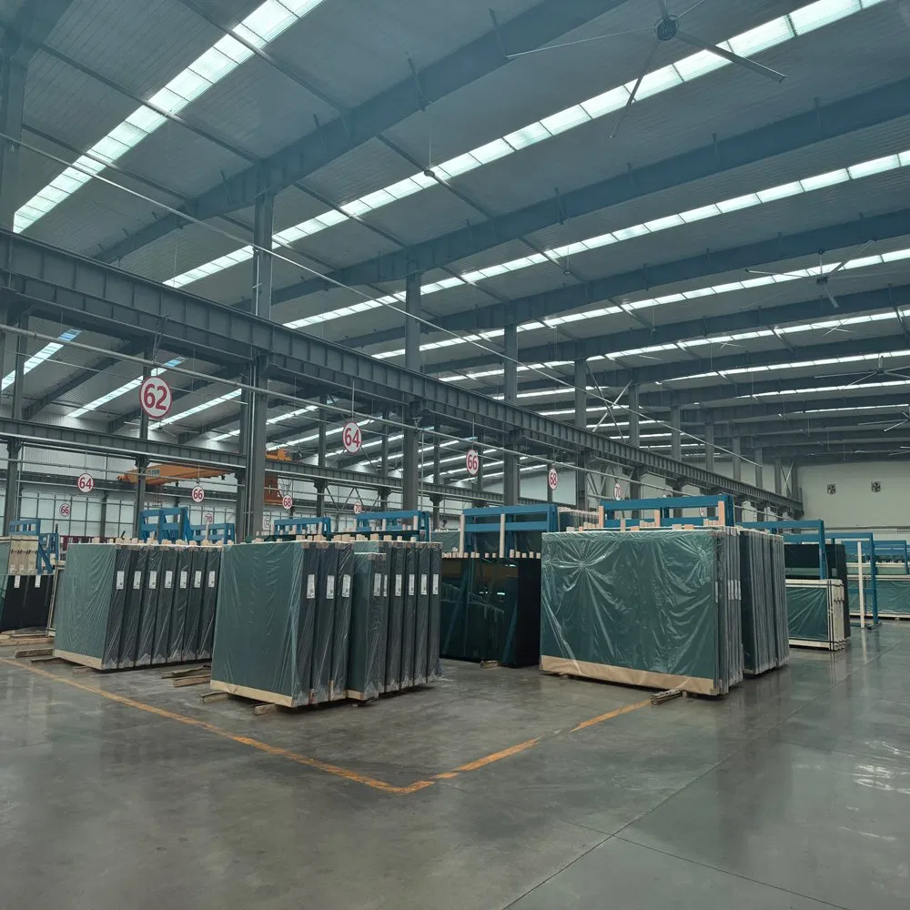 Закаленное ламинированное стекло Lake Blue для окон