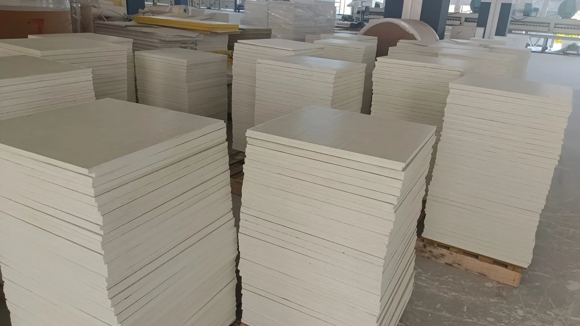 Factory Supply Sound-Absorbing Fire Protection Rock Wool Acoustic Ceiling Insulation