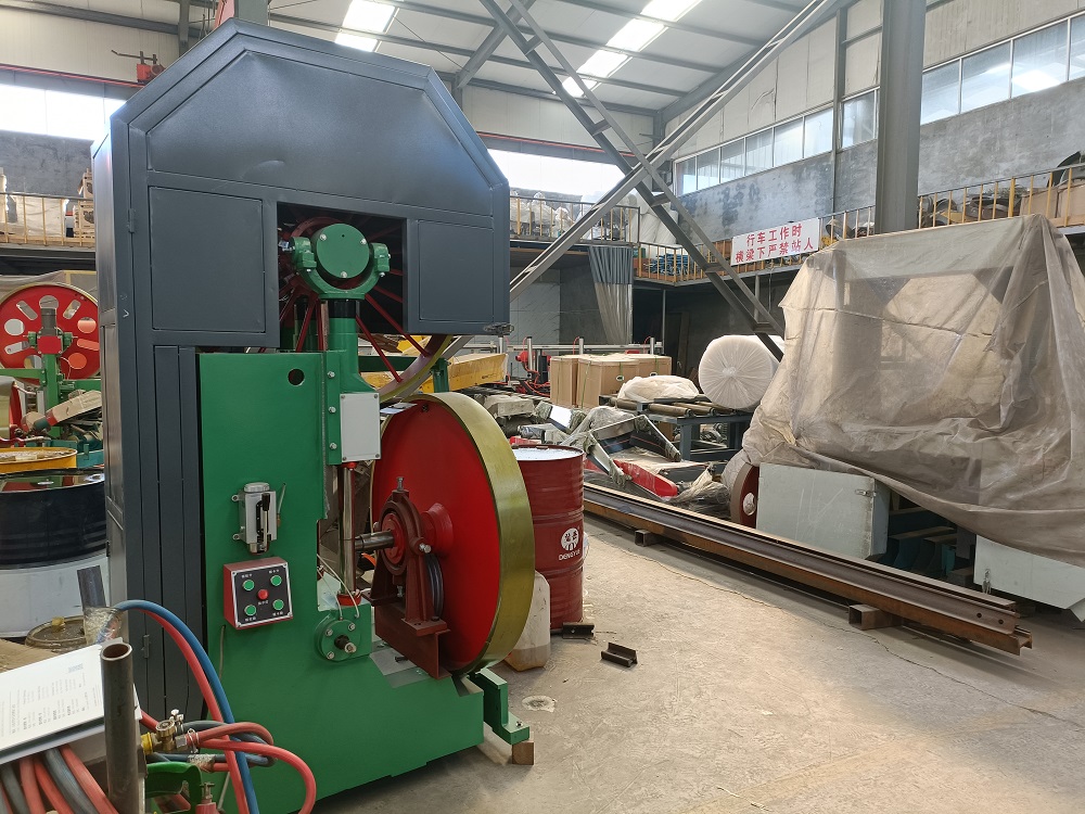 Станок ленточнопильный вертикальный по дереву со столом